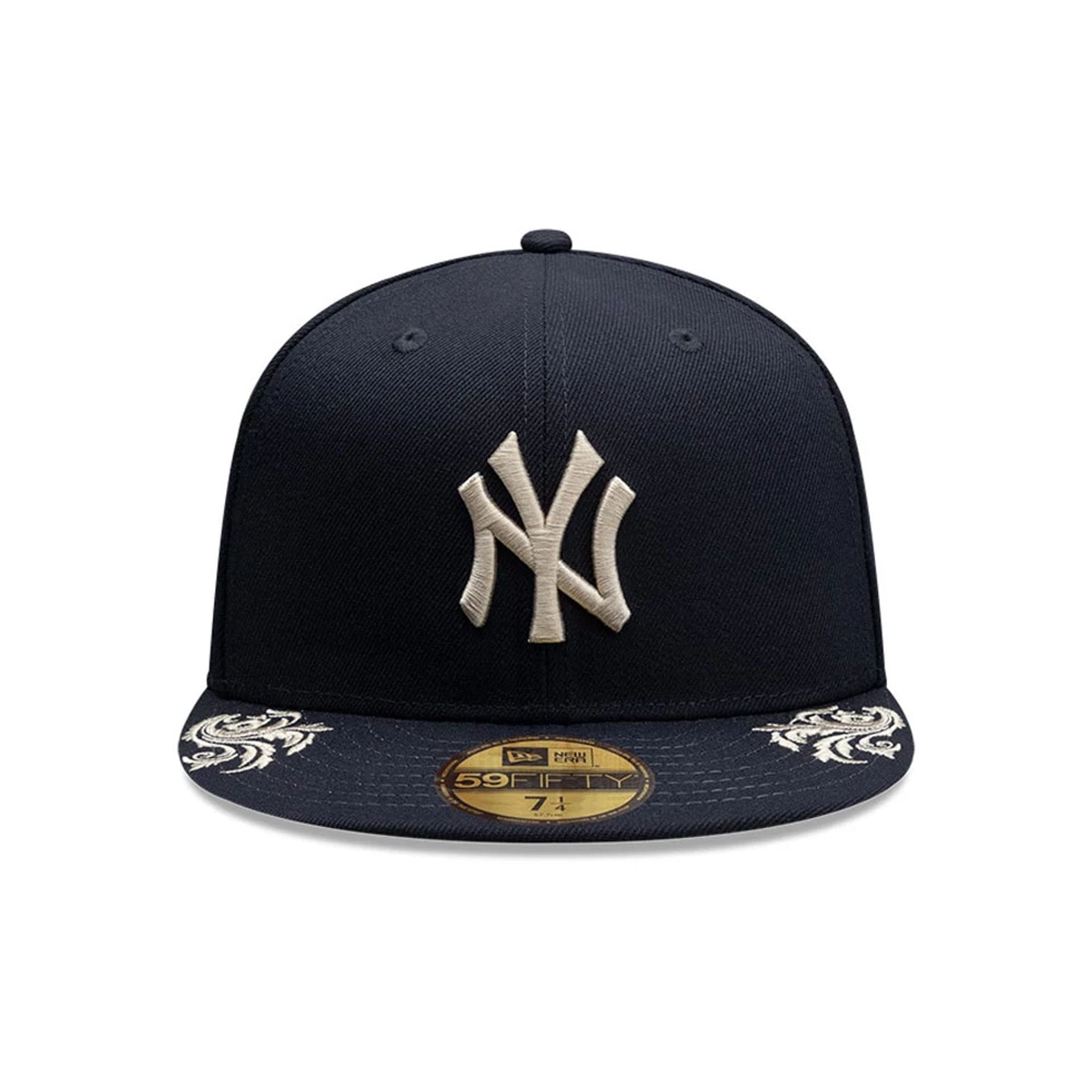 Pictured is this MLB Script New York Yankees 59FIFTY Fitted cap in navy. 6