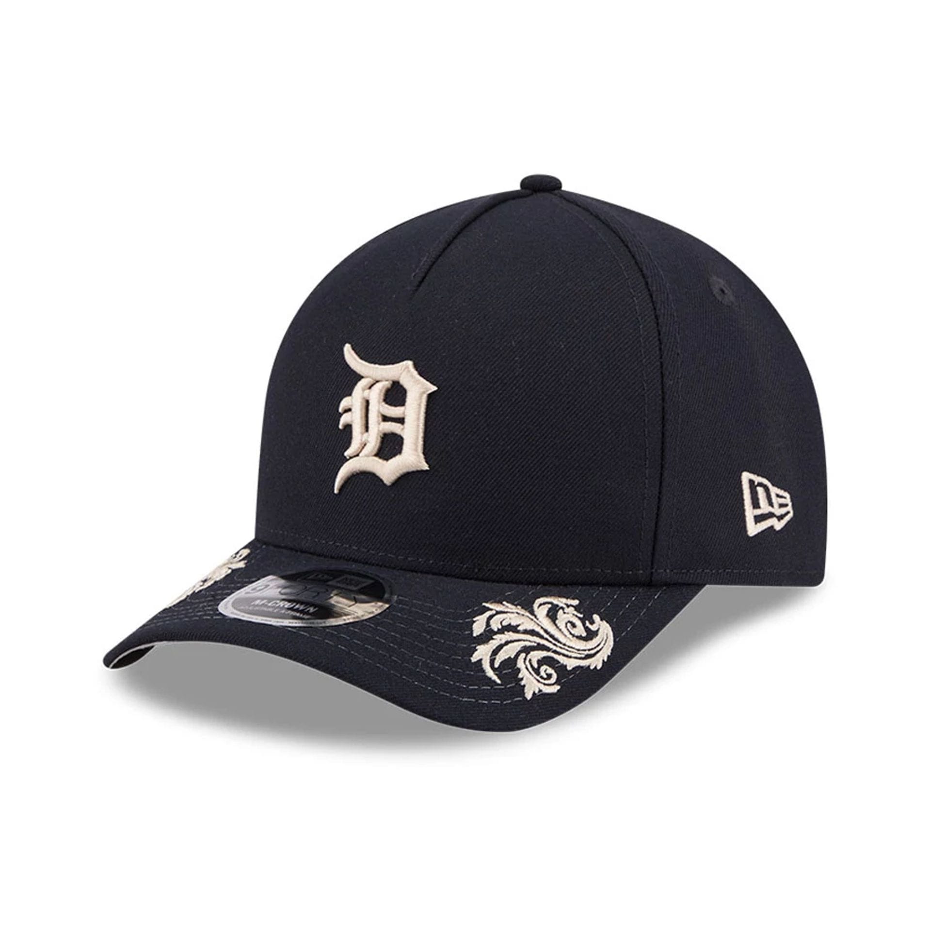 Pictured is this MLB Script Detroit Tigers 9FORTY M-Crown A-Frame Adjustable cap in navy. 5