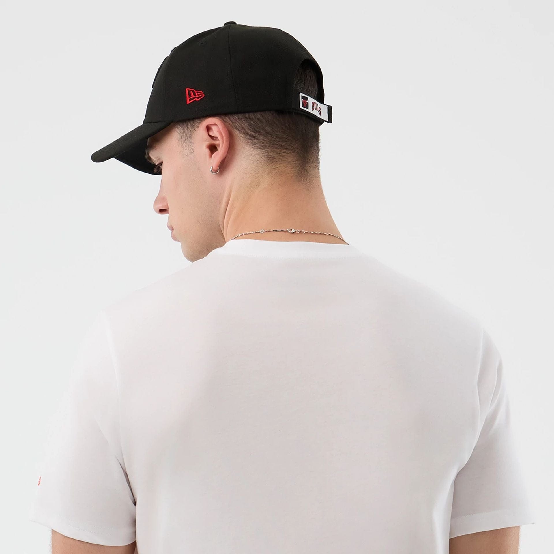 The Male model is wearing Chicago Bulls NBA Back To School White T-Shirt  7