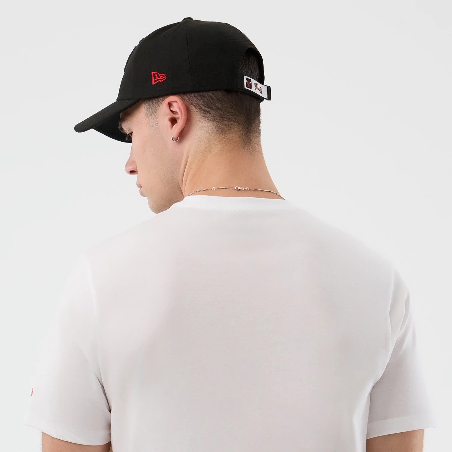 The Male model is wearing Chicago Bulls NBA Back To School White T-Shirt 7