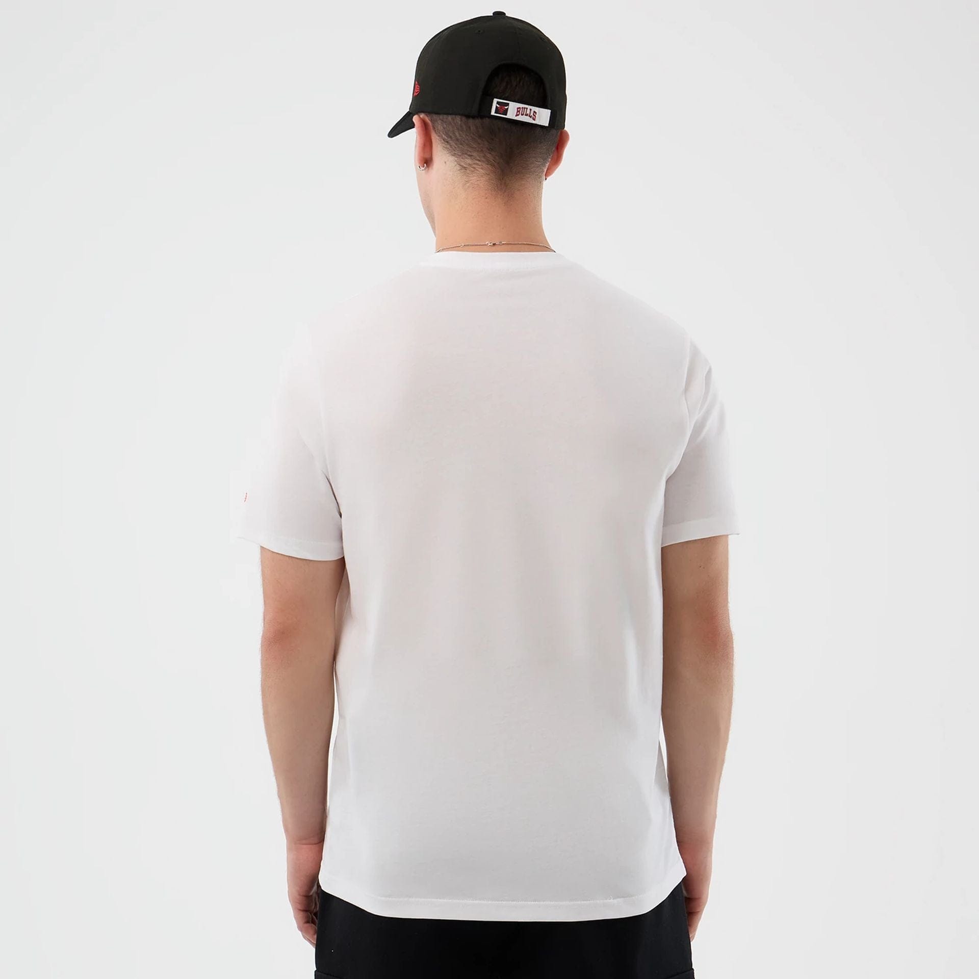 The Male model is wearing Chicago Bulls NBA Back To School White T-Shirt  2