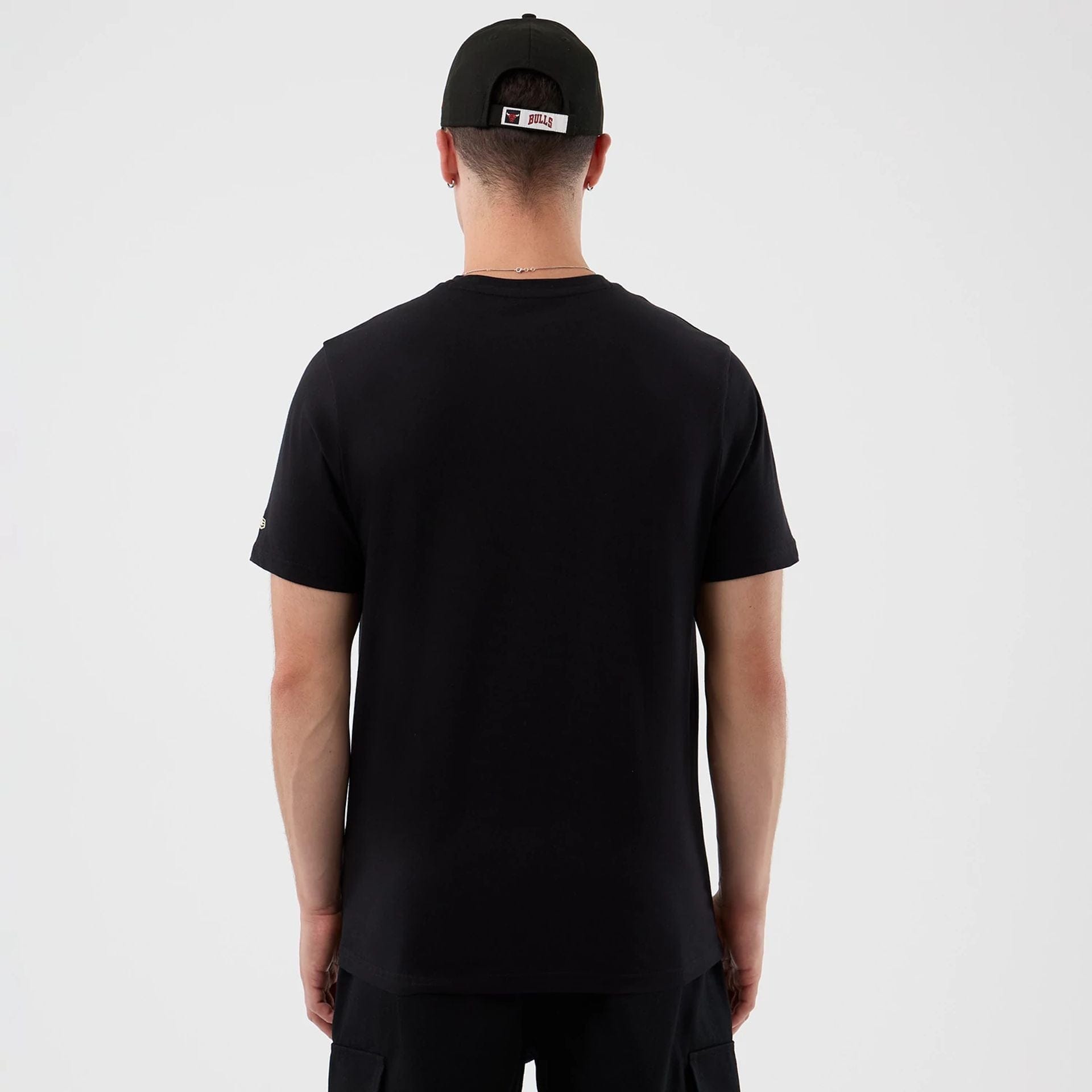 The Male model is wearing Chicago Bulls NBA Back To School Black T-Shirt  2