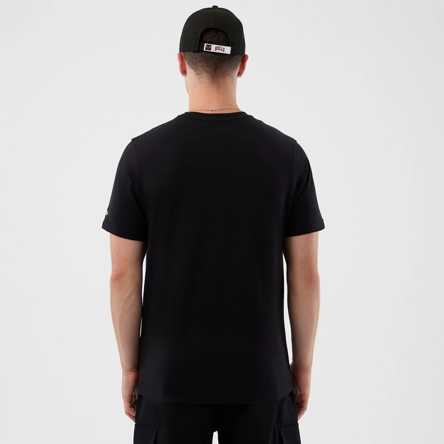 The Male model is wearing Chicago Bulls NBA Back To School Black T-Shirt  2