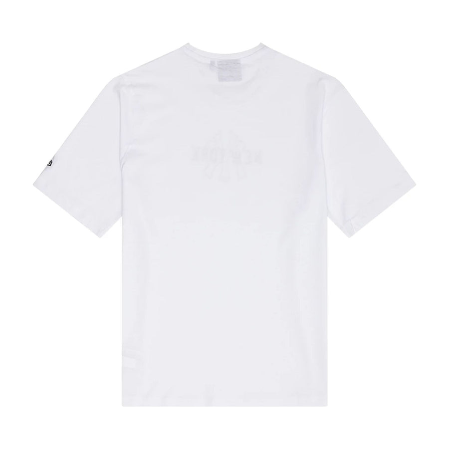 The Male model is wearing New York Yankees MLB Large Logo Graphic White T-Shirt 2