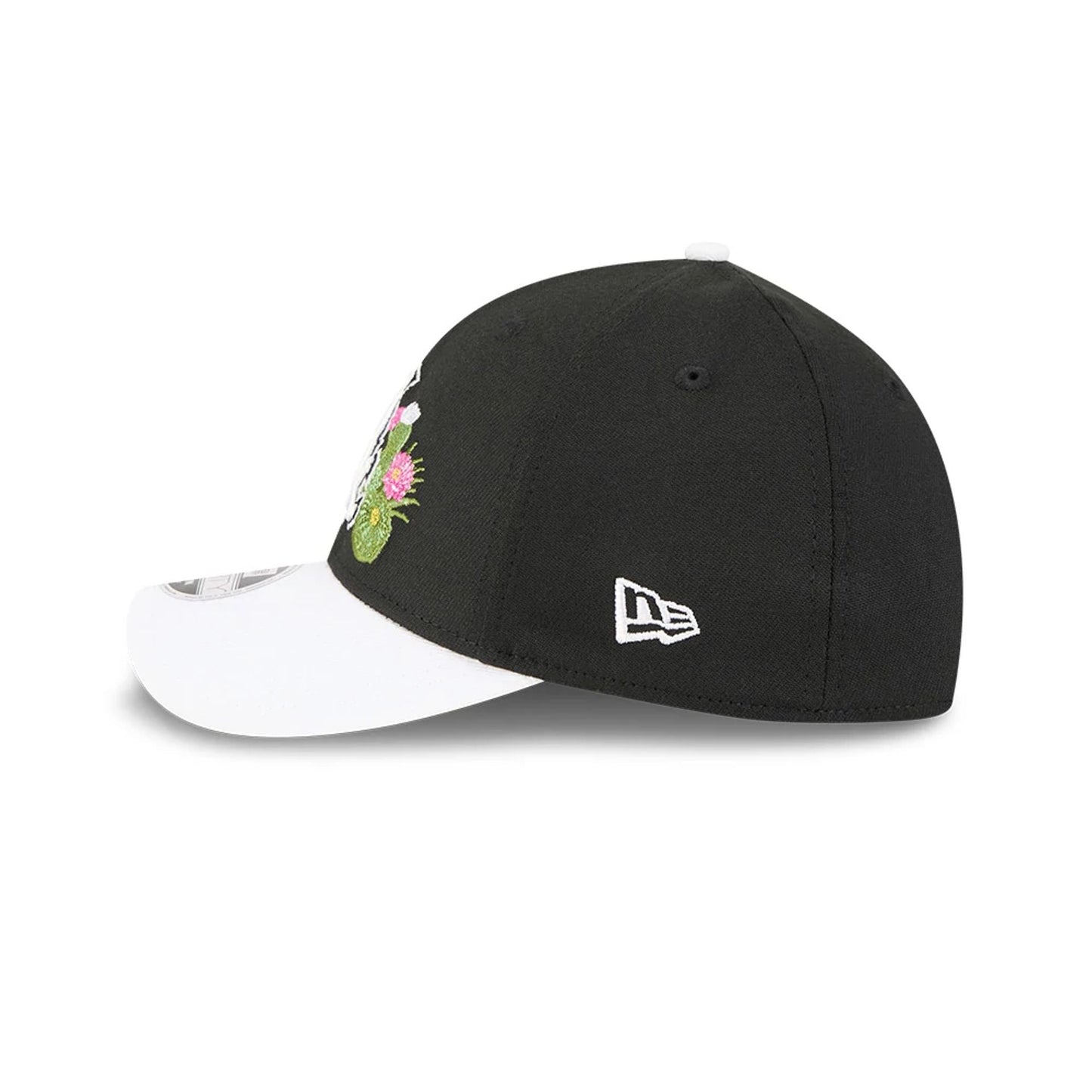 Pictured is this MLB Spring Training 2026 Chicago White Sox 39THIRTY M-Crown Stretch Fit cap in black. 6