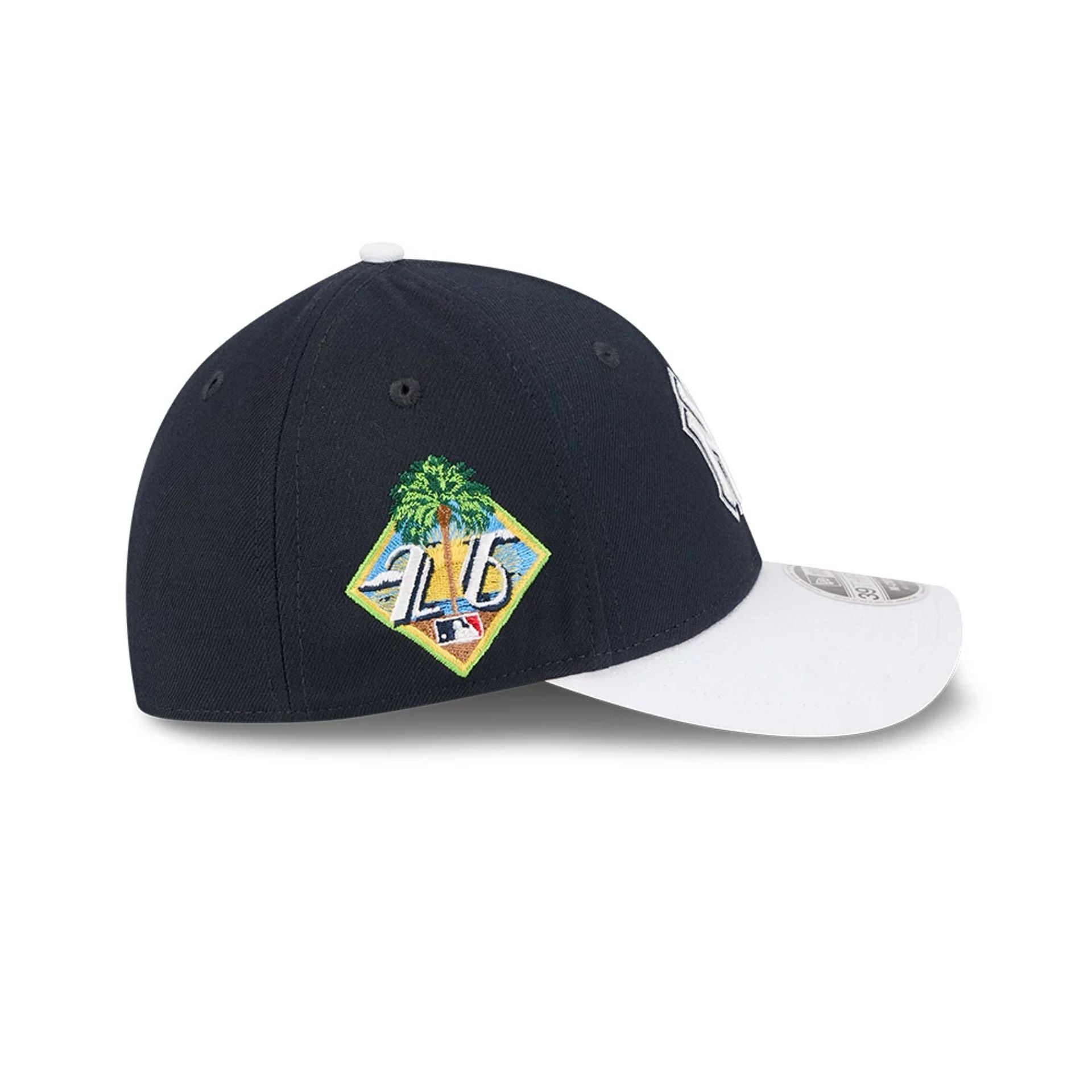 Pictured is this MLB Spring Training 2026 New York Yankees 39THIRTY M-Crown Stretch Fit cap in navy. 5