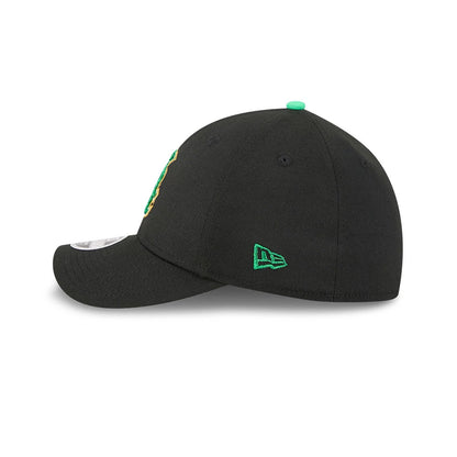 Pictured is this MLB Saint Patrick's Day Chicago White Sox 39THIRTY M-Crown A-Frame Stretch Fit cap in black. 5