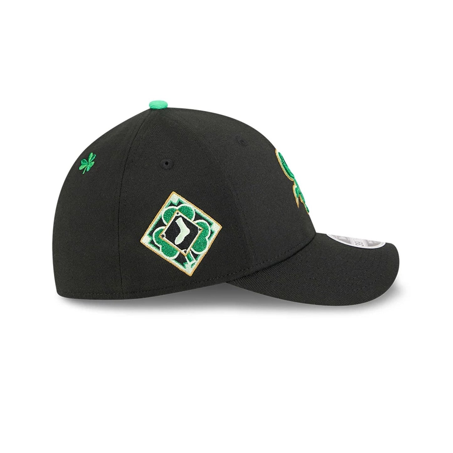Pictured is this MLB Saint Patrick's Day Chicago White Sox 39THIRTY M-Crown A-Frame Stretch Fit cap in black. 4