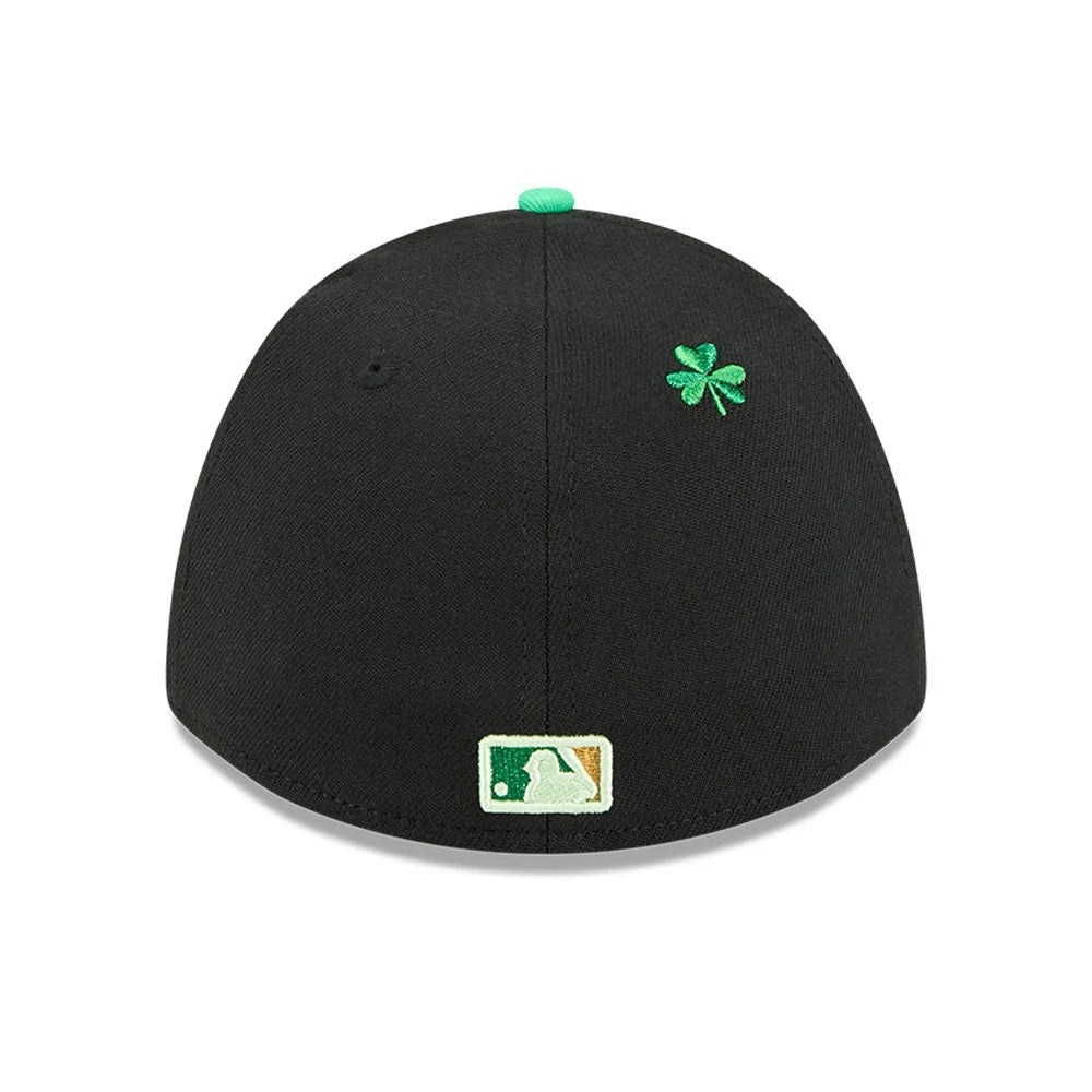Pictured is this MLB Saint Patrick's Day Chicago White Sox 39THIRTY M-Crown A-Frame Stretch Fit cap in black. 6