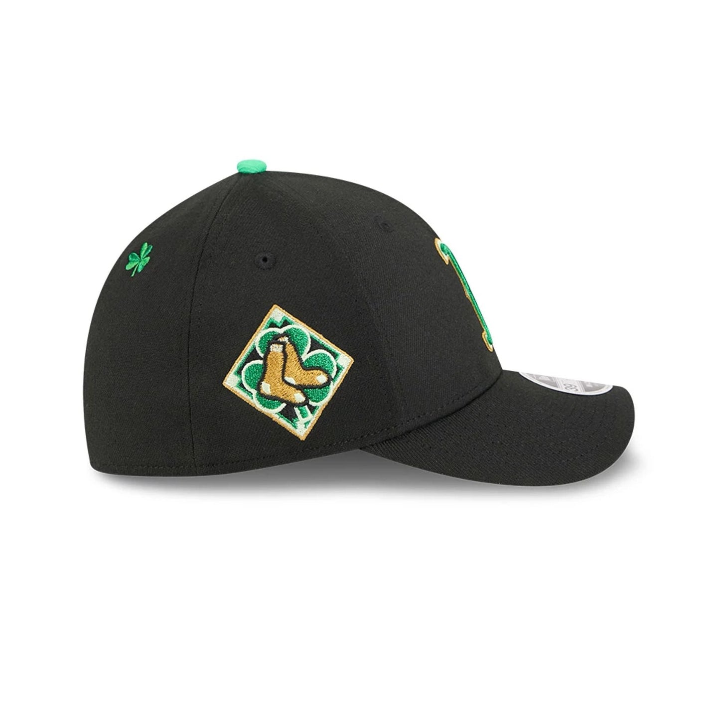 Pictured is this MLB Saint Patrick's Day Boston Red Sox 39THIRTY M-Crown A-Frame Stretch Fit cap in black. 5