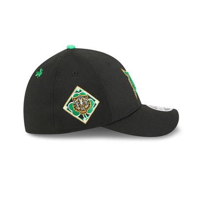 Pictured is this MLB Saint Patrick's Day Detroit Tigers 39THIRTY M-Crown A-Frame Stretch Fit cap in black. 4