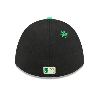 Pictured is this MLB Saint Patrick's Day Detroit Tigers 39THIRTY M-Crown A-Frame Stretch Fit cap in black. 6