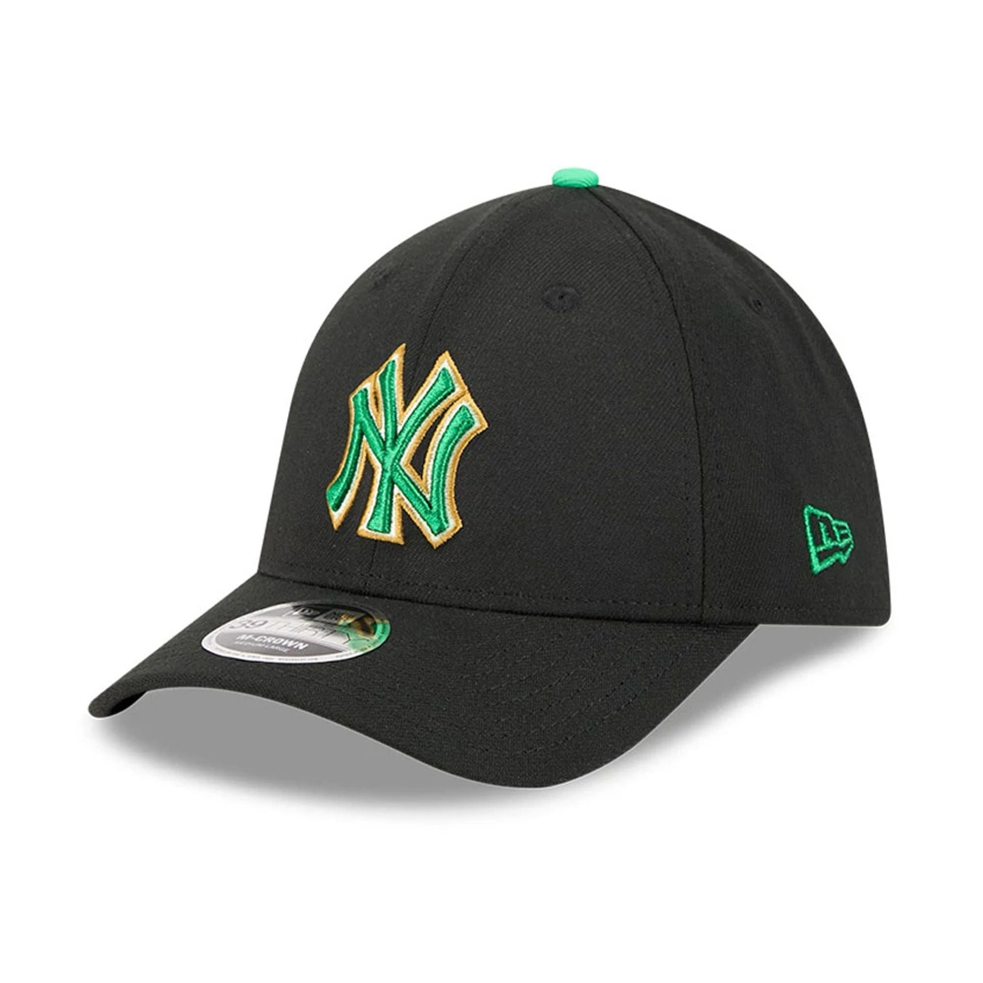 Pictured is this MLB Saint Patrick's Day New York Yankees 39THIRTY M-Crown A-Frame Stretch Fit cap in black. 3