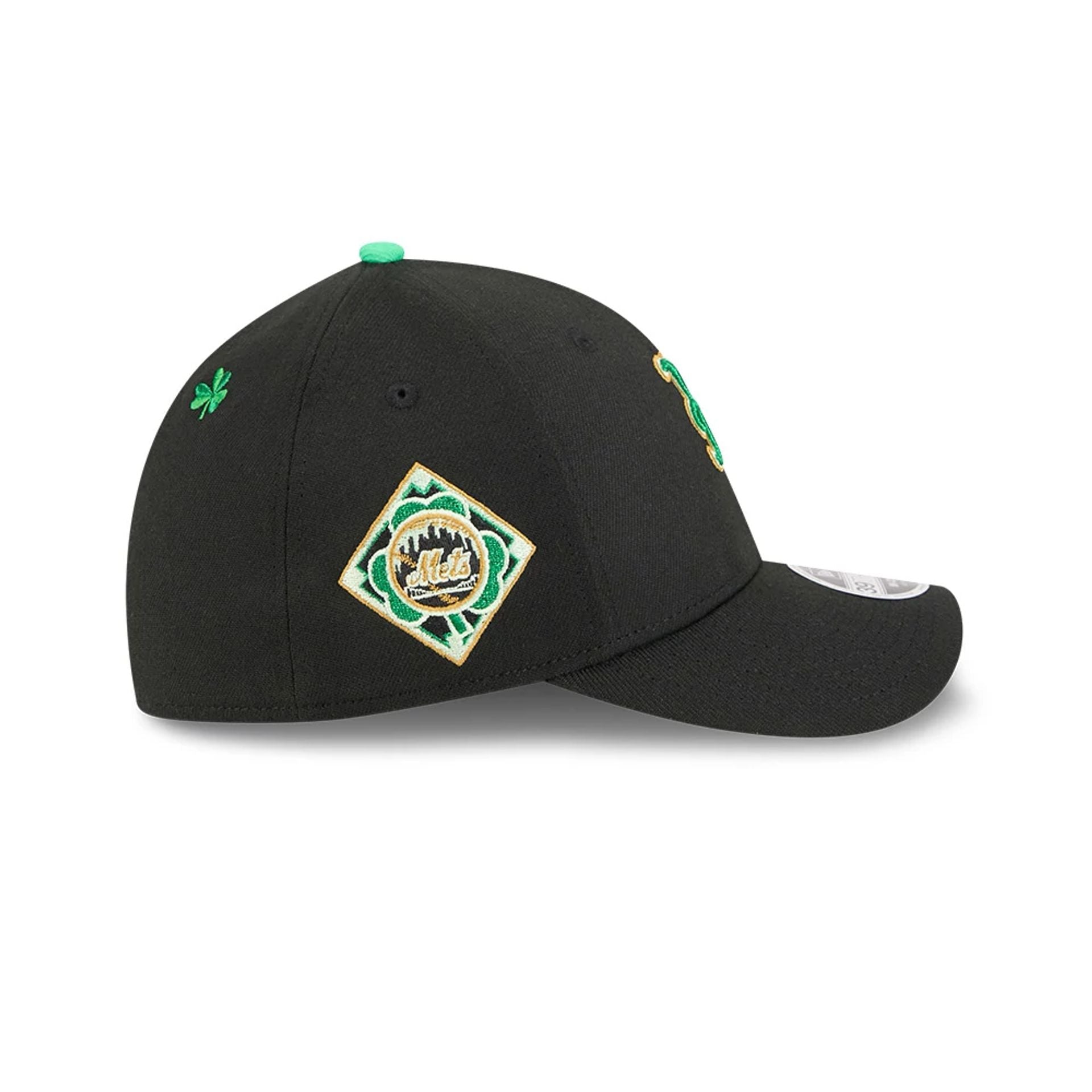 Pictured is this MLB Saint Patrick's Day New York Mets 39THIRTY M-Crown A-Frame Stretch Fit cap in black. 4