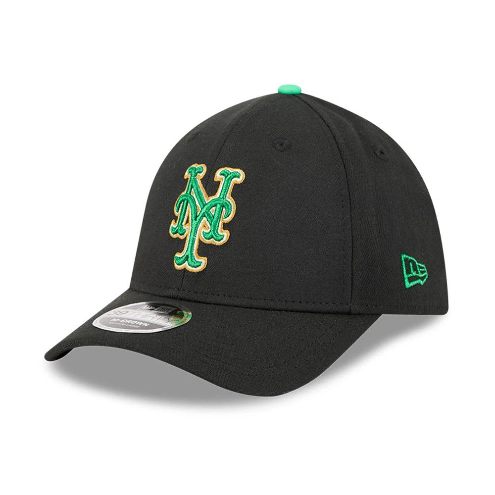 Pictured is this MLB Saint Patrick's Day New York Mets 39THIRTY M-Crown A-Frame Stretch Fit cap in black. 3