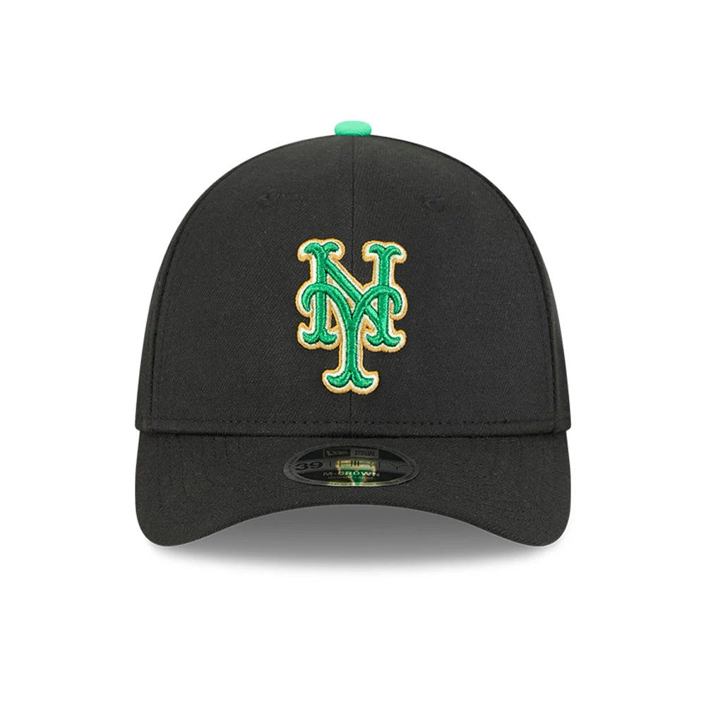 Pictured is this MLB Saint Patrick's Day New York Mets 39THIRTY M-Crown A-Frame Stretch Fit cap in black. 2