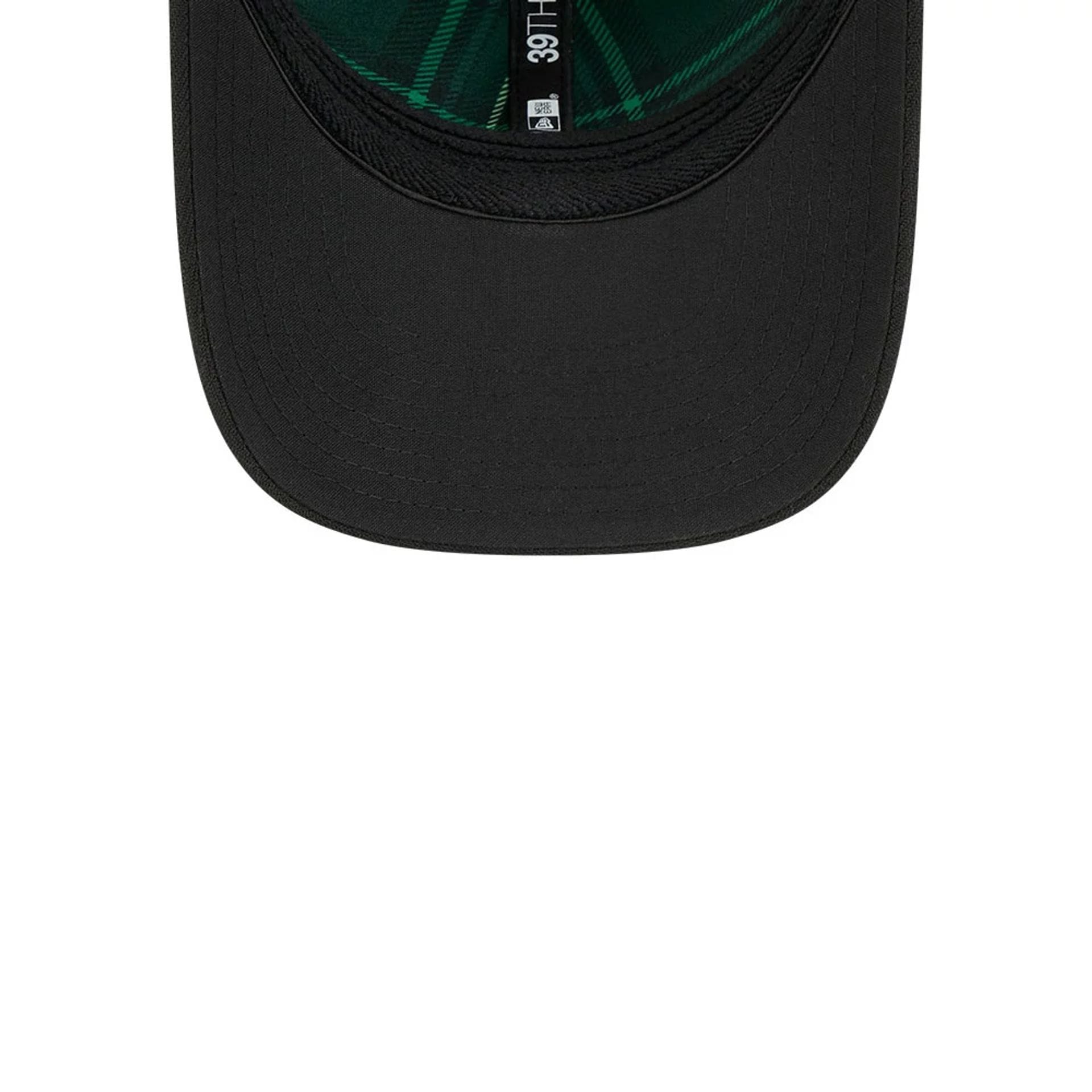 Pictured is this MLB Saint Patrick's Day New York Mets 39THIRTY M-Crown A-Frame Stretch Fit cap in black. 7