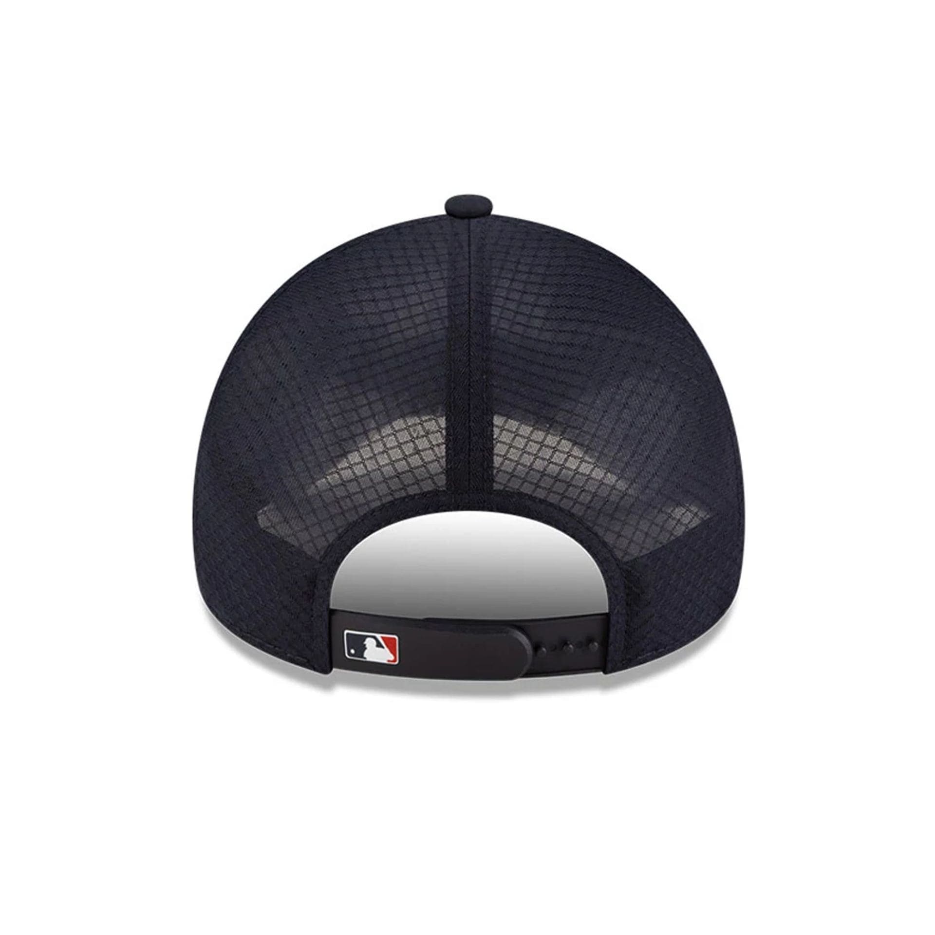 Pictured is this MLB Batting Practice 2026 Cleveland Guardians 9FORTY Apex cap in navy. 4