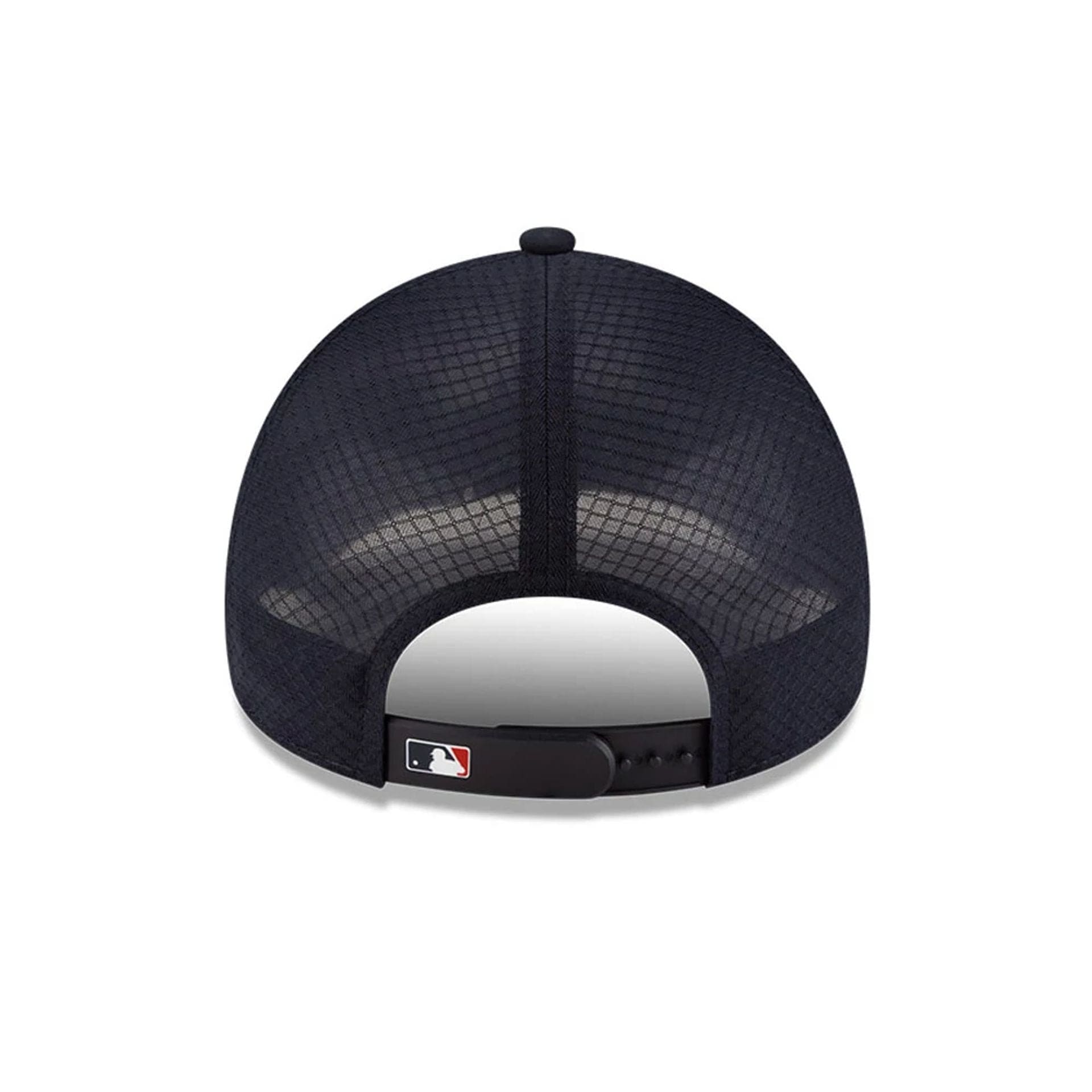Pictured is this MLB Batting Practice 2026 Boston Red Sox 9FORTY Apex cap in navy. 4