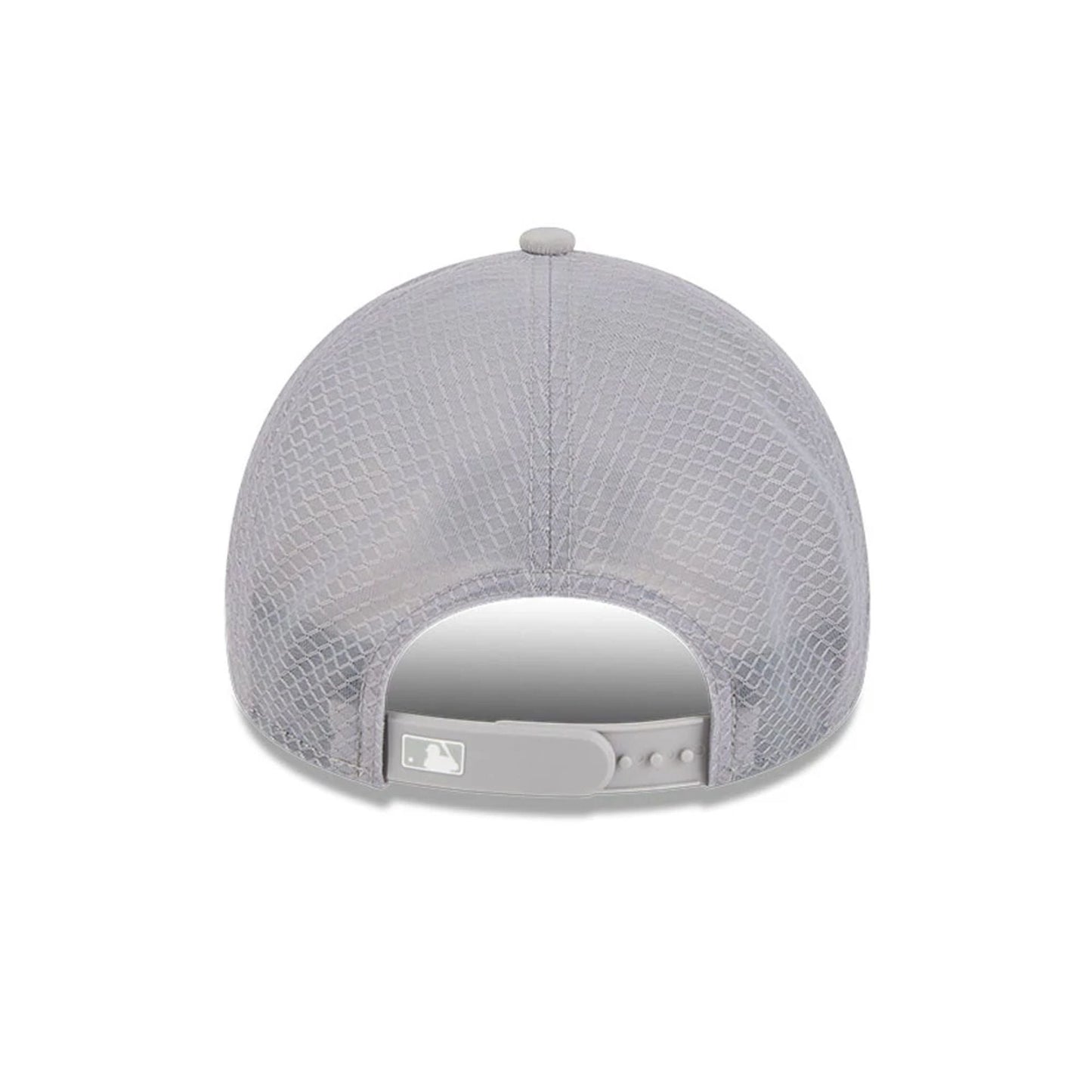 Pictured is this MLB Batting Practice 2026 Athletics 9FORTY Apex cap in grey. 4