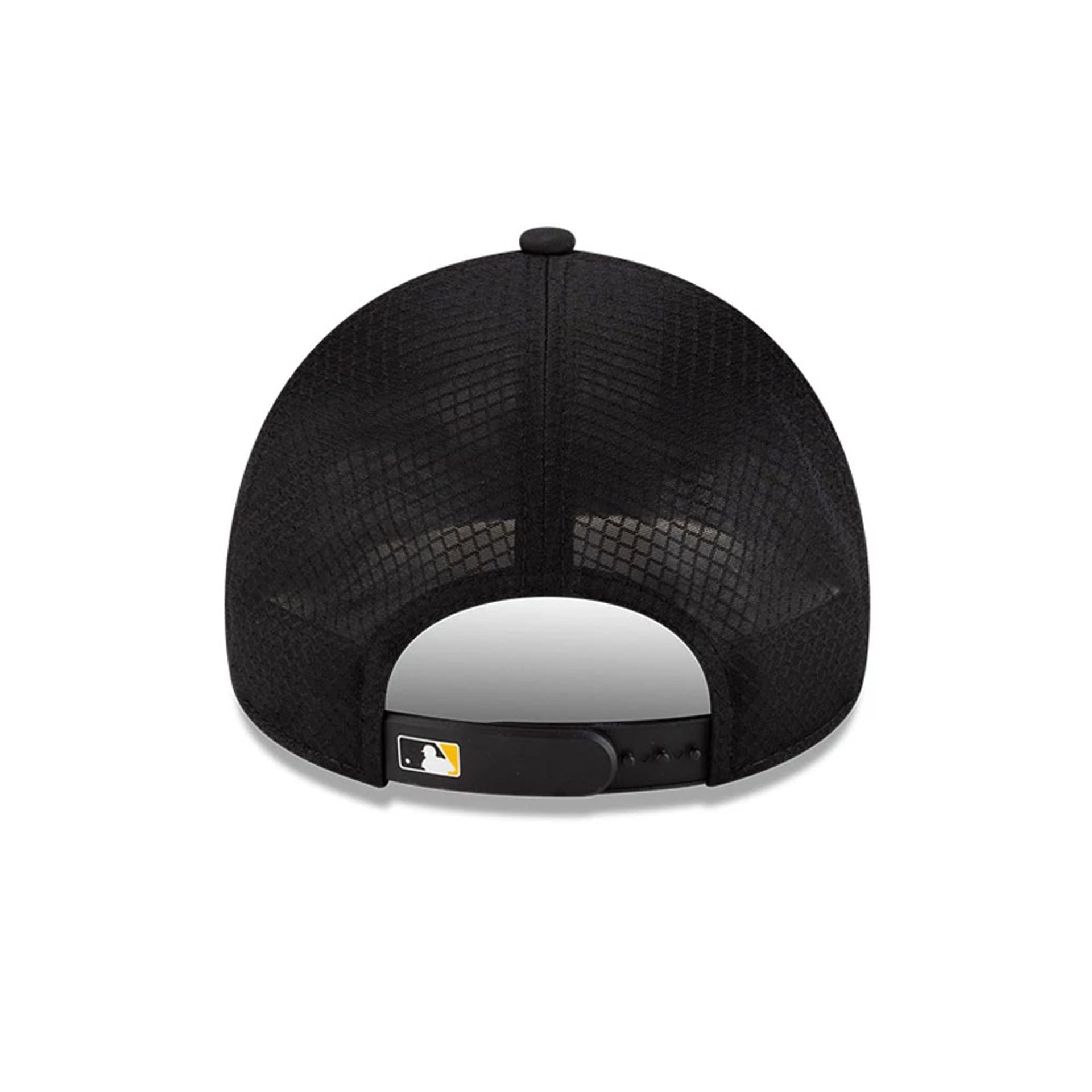 Pictured is this MLB Batting Practice 2026 Pittsburgh Pirates 9FORTY Apex cap in Black. 4