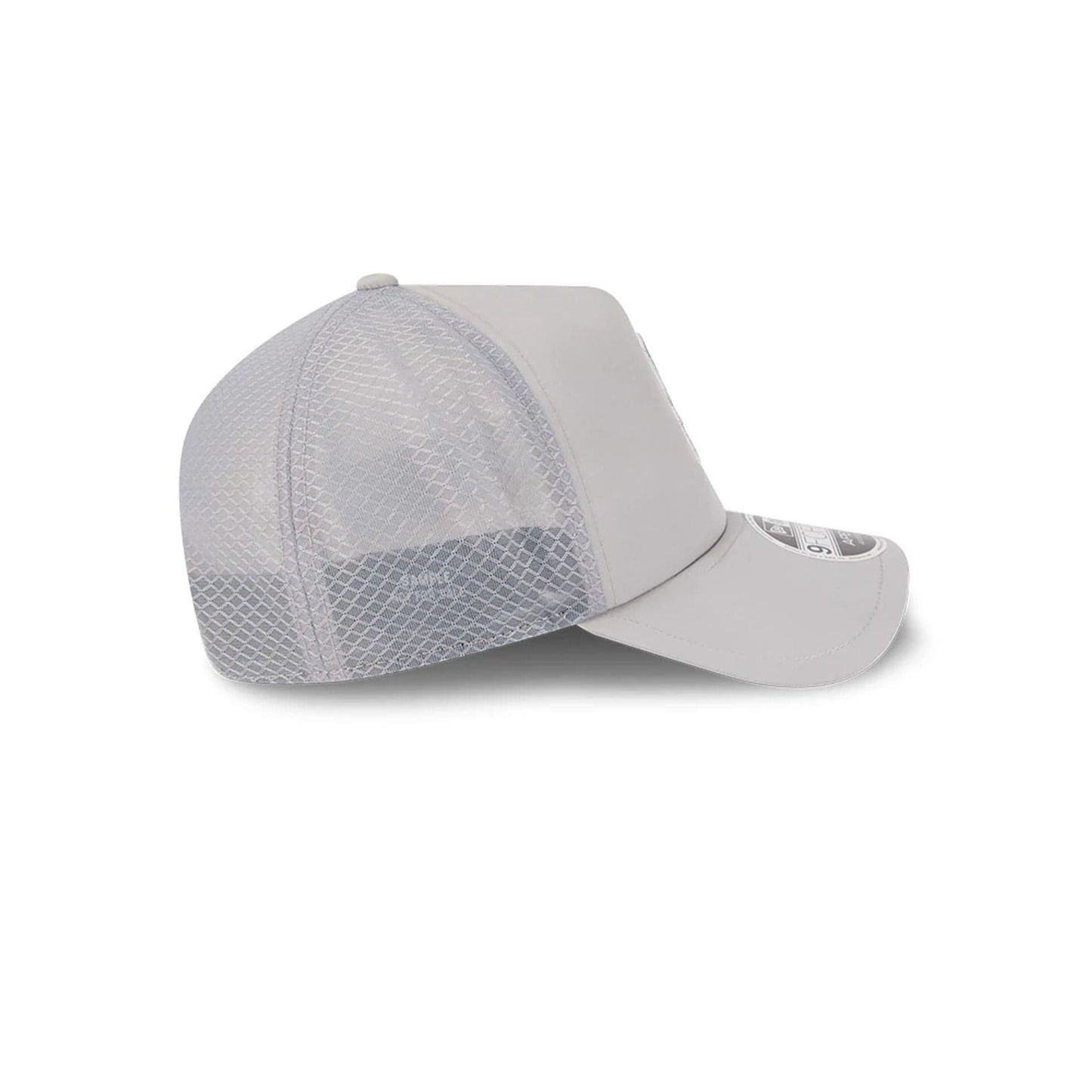 Pictured is this MLB Batting Practice 2026 Chicago White Sox 9FORTY Apex cap in grey. 5