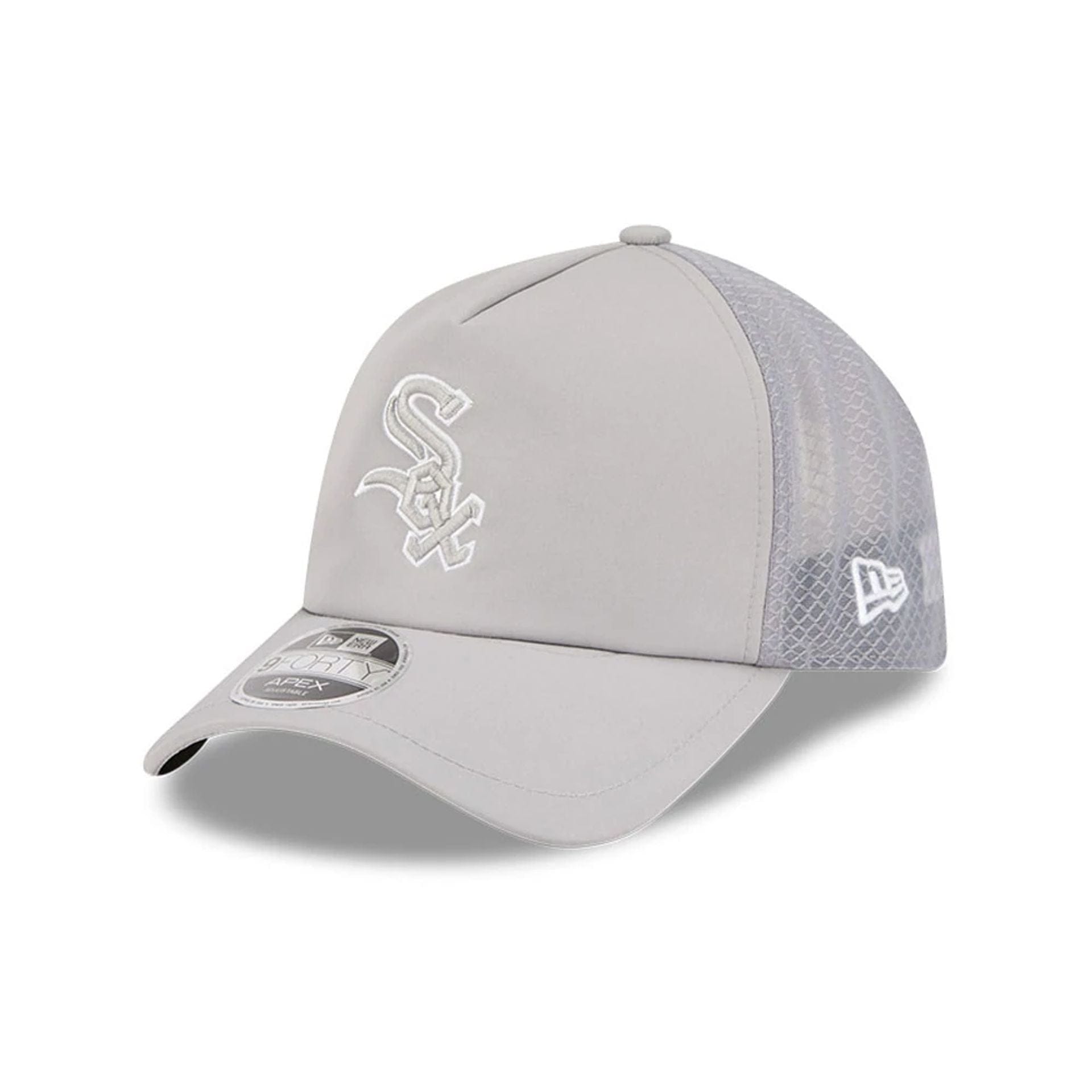 Pictured is this MLB Batting Practice 2026 Chicago White Sox 9FORTY Apex cap in grey. 1