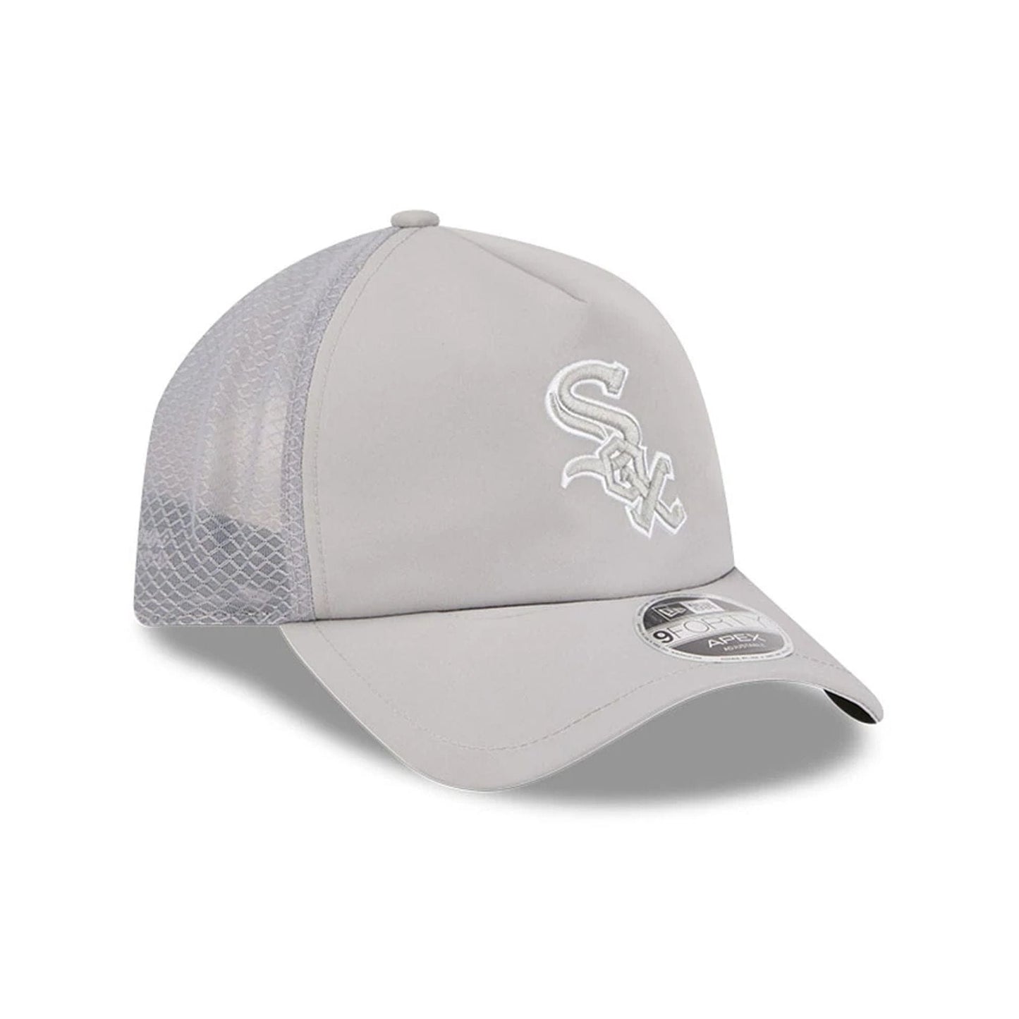 Pictured is this MLB Batting Practice 2026 Chicago White Sox 9FORTY Apex cap in grey. 3