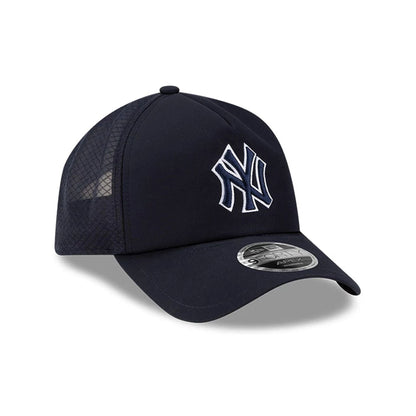 Pictured is this MLB Batting Practice 2026 New York Yankees 9FORTY Apex cap in navy. 3