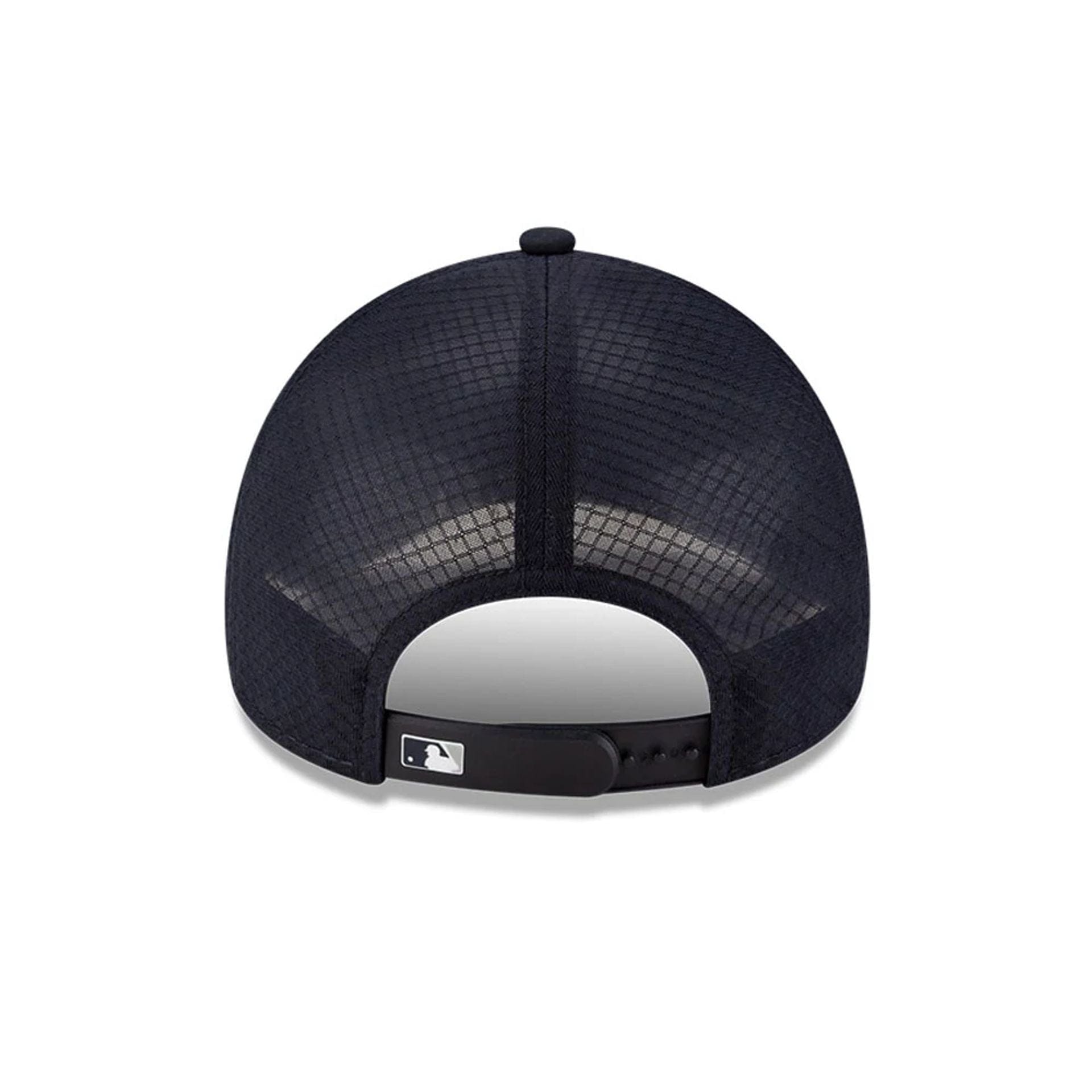 Pictured is this MLB Batting Practice 2026 New York Yankees 9FORTY Apex cap in navy. 4