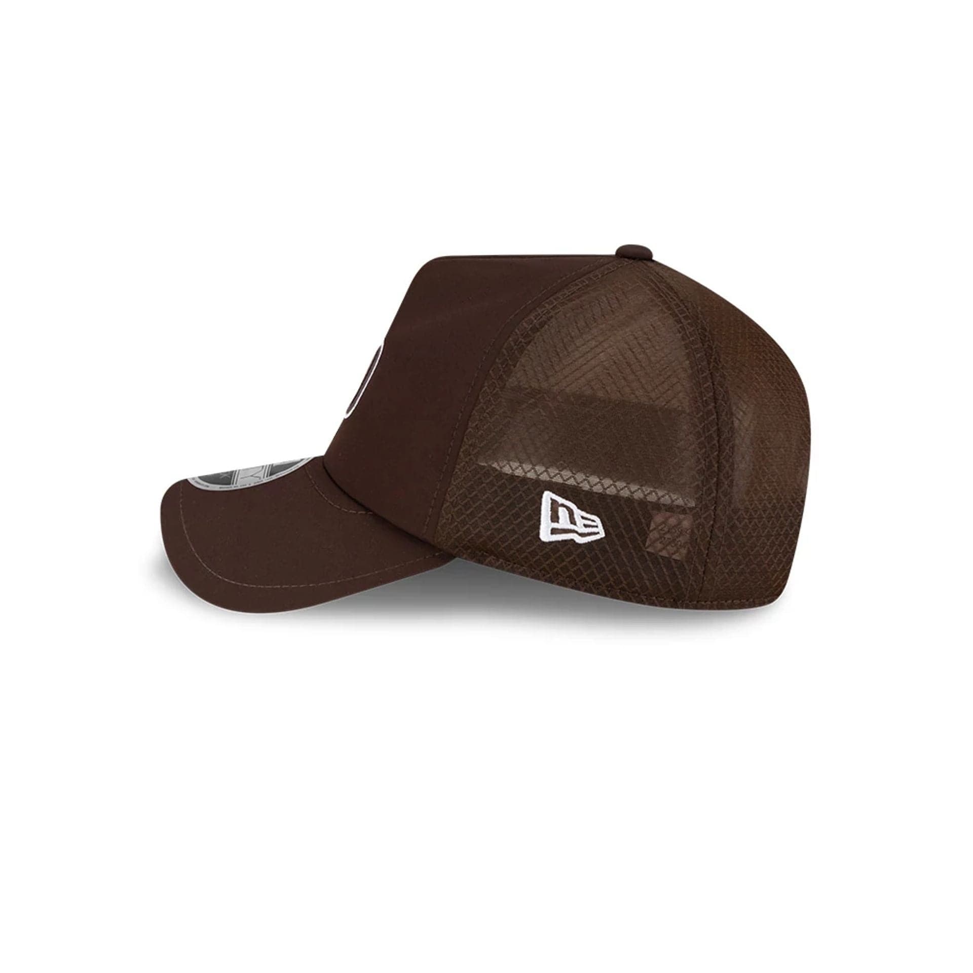 Pictured is this MLB Batting Practice 2026 San Diego Padres 9FORTY Apex cap in dark brown. 5