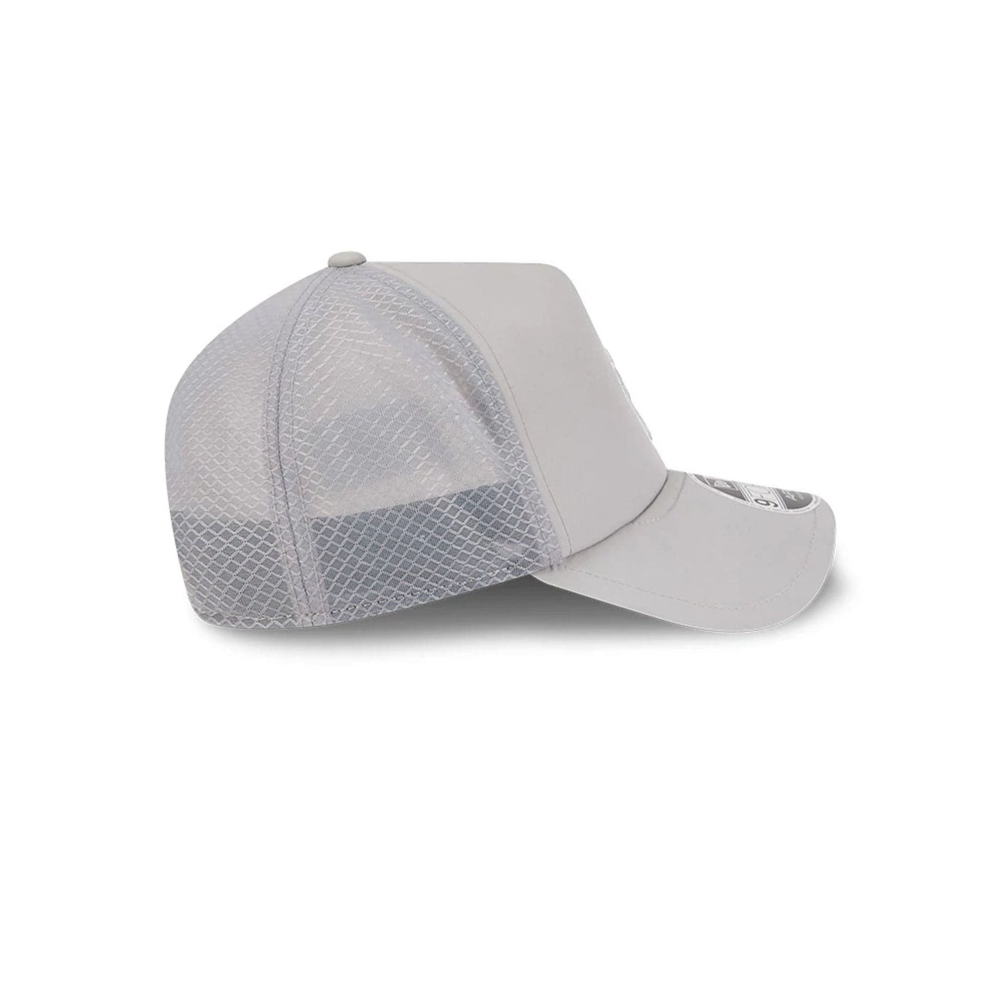 Pictured is this MLB Batting Practice 2026 New York Yankees 9FORTY Apex cap in grey. 6