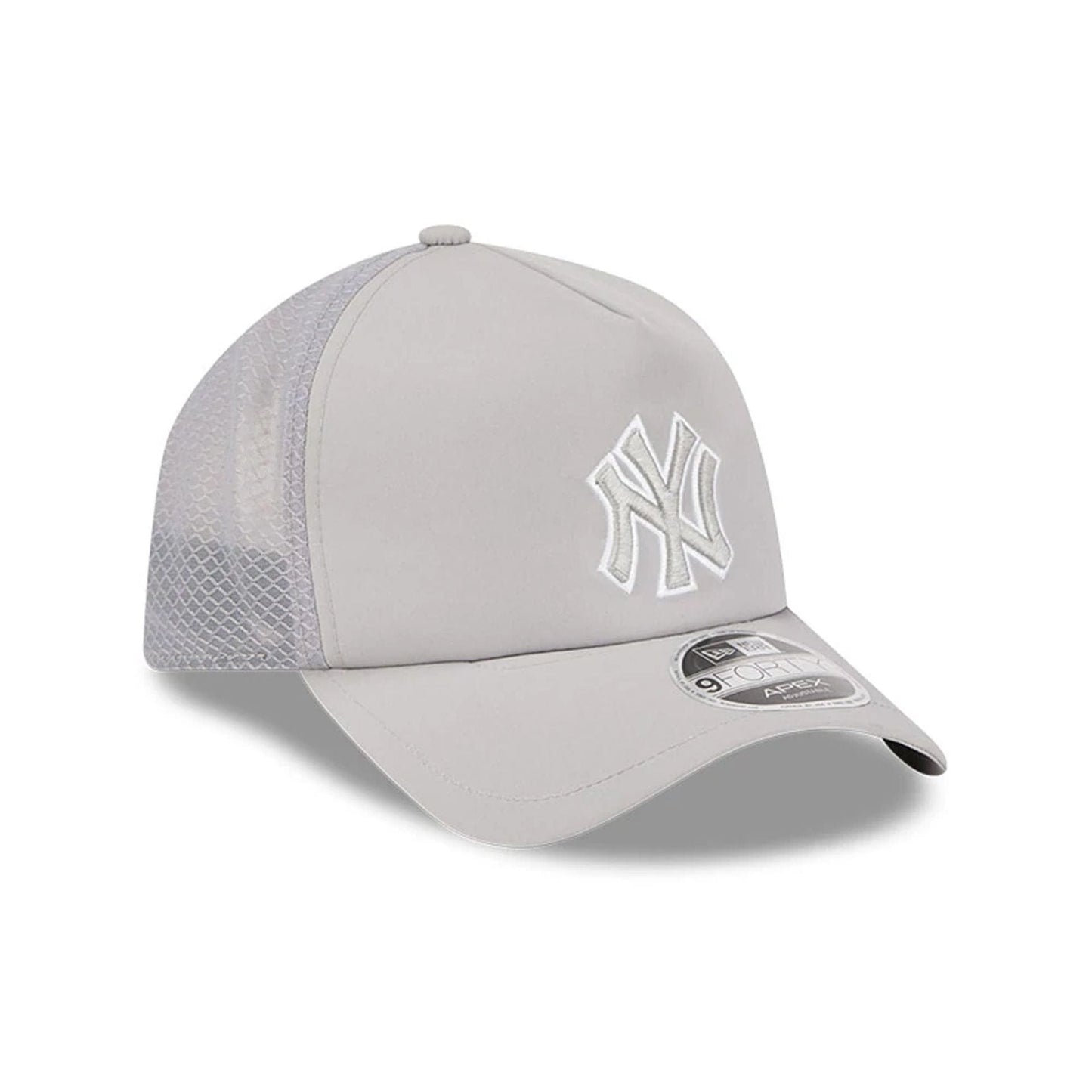 Pictured is this MLB Batting Practice 2026 New York Yankees 9FORTY Apex cap in grey. 4