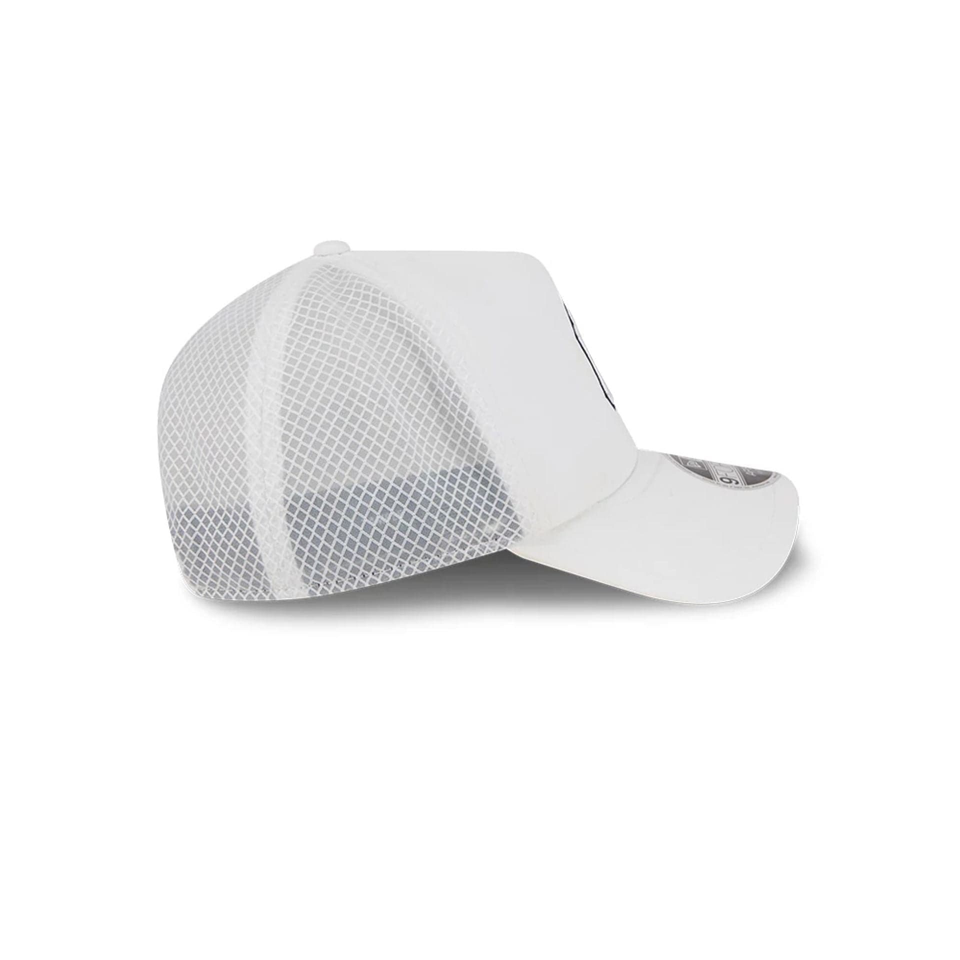Pictured is this MLB Batting Practice 2026 New York Yankees 9FORTY Apex cap in white. 6