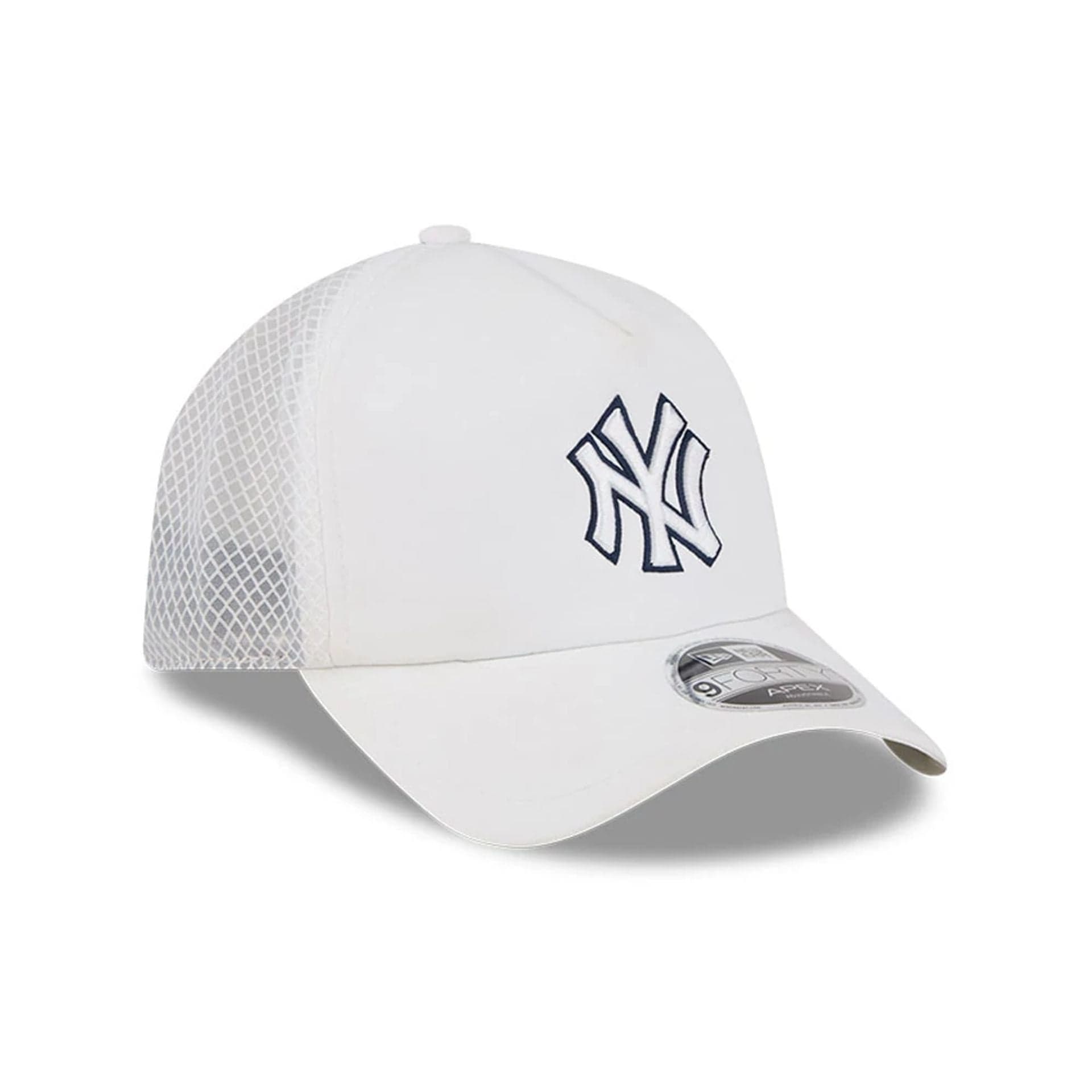 Pictured is this MLB Batting Practice 2026 New York Yankees 9FORTY Apex cap in white. 3