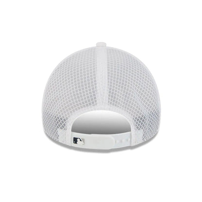 Pictured is this MLB Batting Practice 2026 New York Yankees 9FORTY Apex cap in white. 4