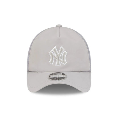 Pictured is this MLB Batting Practice 2026 New York Yankees 9FORTY Apex cap in grey. 3