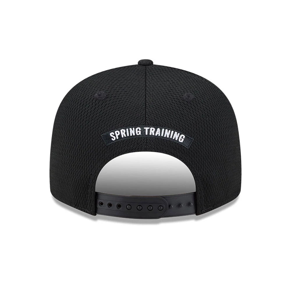 Pictured is this MLB Grow Chicago White Sox 9FIFTY Snapback cap in black. 3