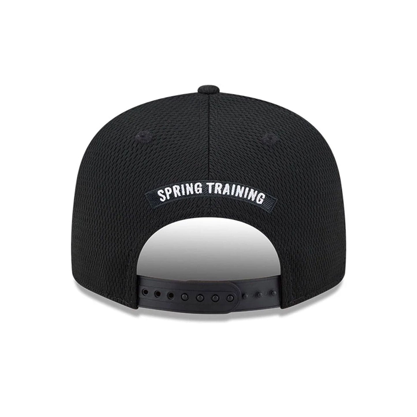 Pictured is this MLB Grow Chicago White Sox 9FIFTY Snapback cap in black. 3