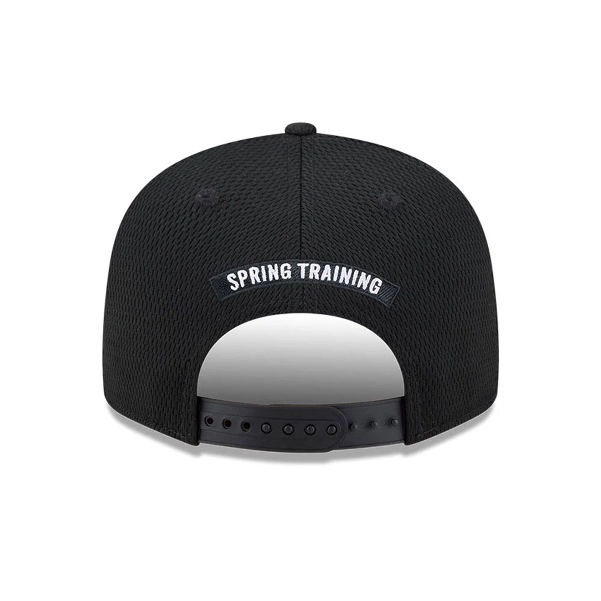 Pictured is this MLB Grow Chicago White Sox 9FIFTY Snapback cap in black. 3