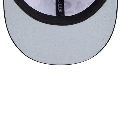Pictured is this MLB Grow Chicago White Sox 9FIFTY Snapback cap in black. 2