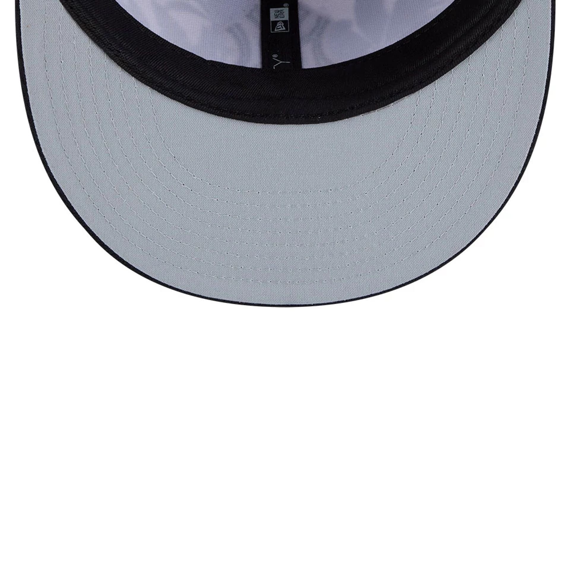 Pictured is this MLB Grow New York Yankees 9FIFTY Snapback cap in navy. 2