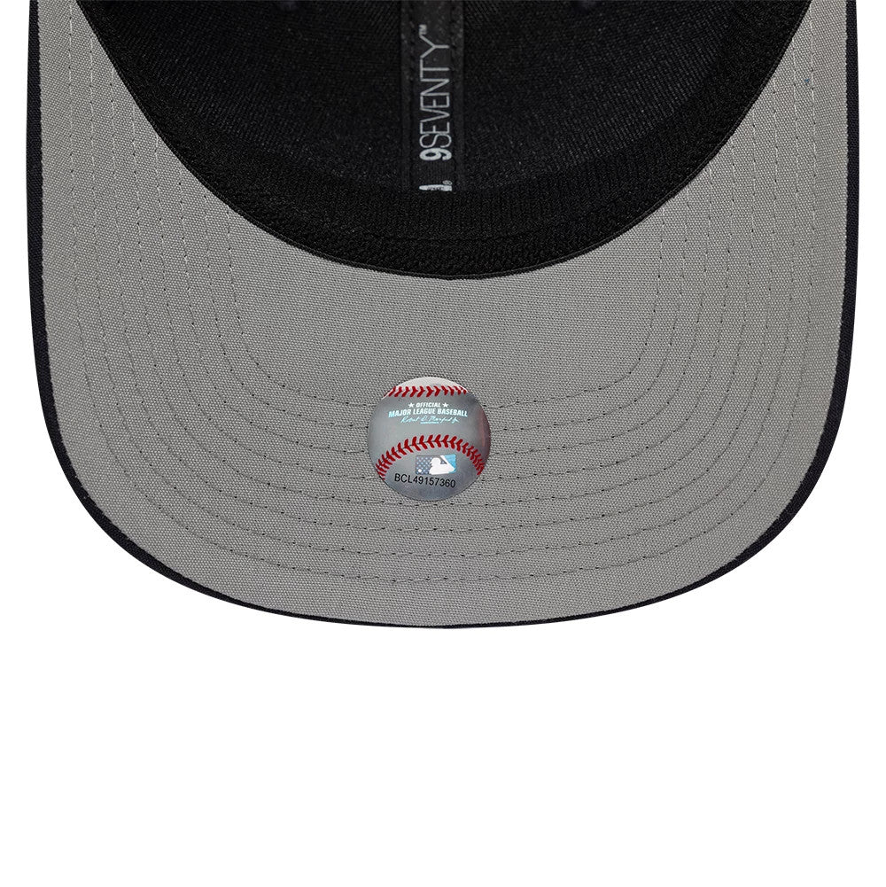 Pictured is this MLB Circles New York Yankees 9SEVENTY Stretch Snap cap in navy. 2