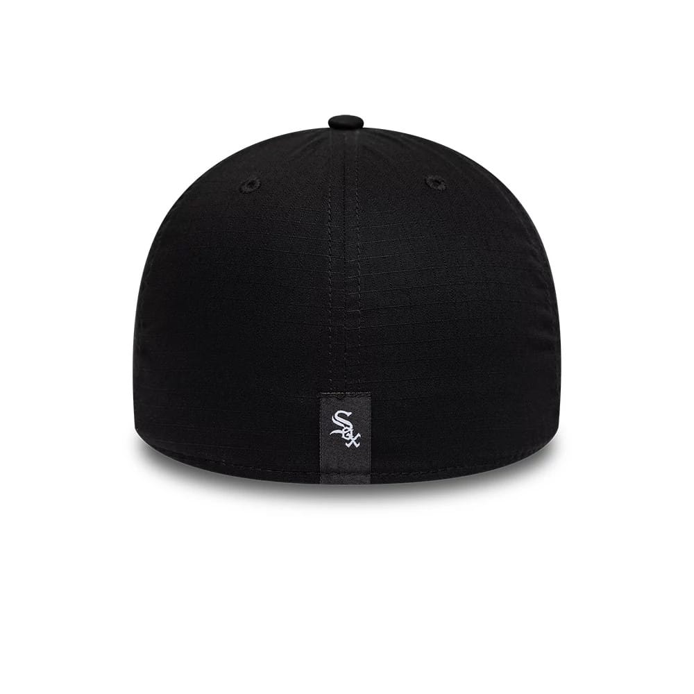 Pictured is this MLB Ripstop Chicago White Sox 39THIRTY Stretch Fit cap in black. 5