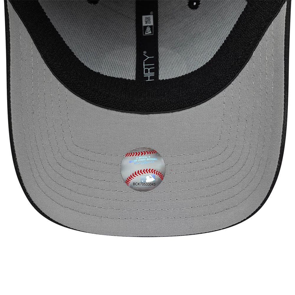 Pictured is this MLB Ripstop Chicago White Sox 39THIRTY Stretch Fit cap in black. 2