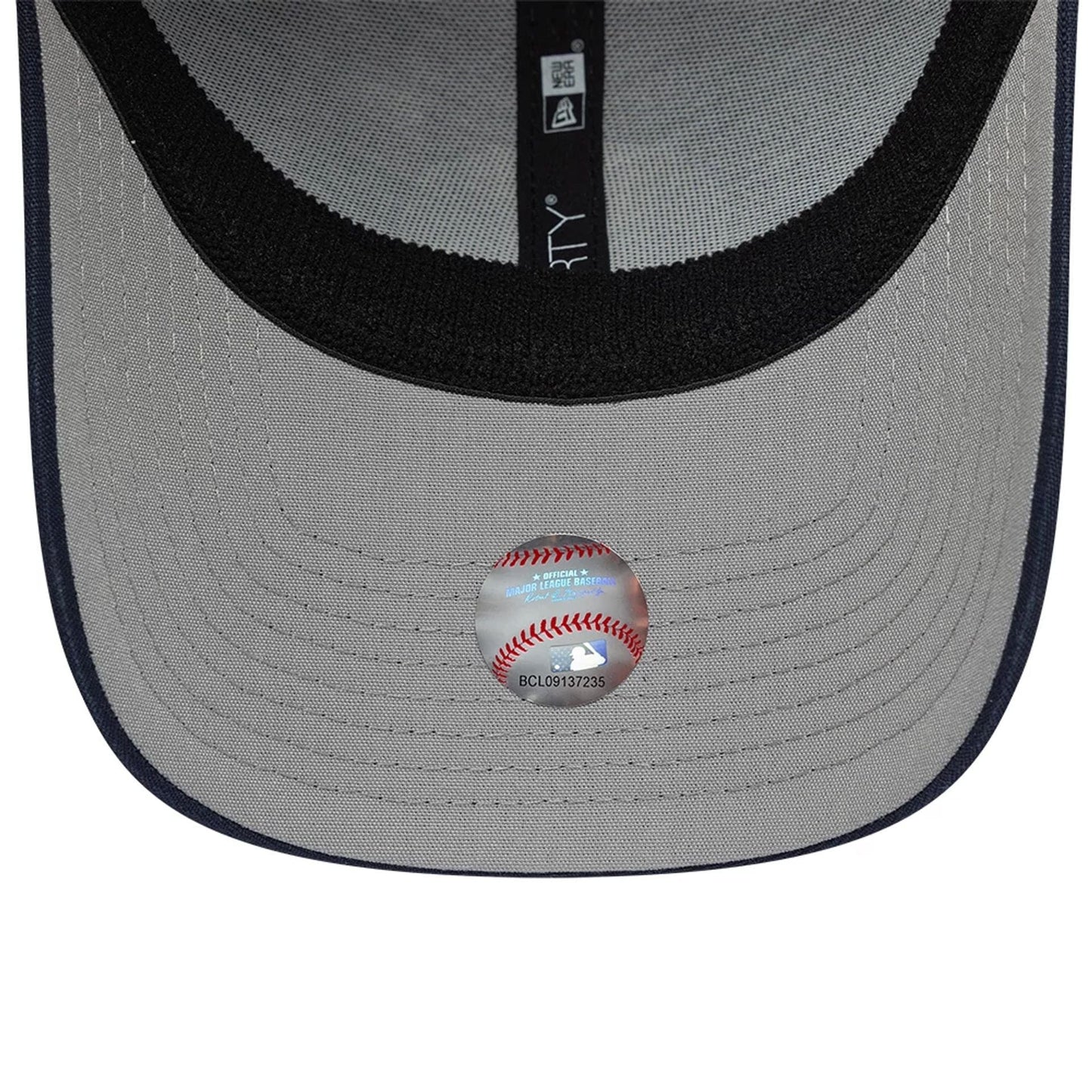 Pictured is this MLB Ripstop Detroit Tigers 39THIRTY Stretch Fit cap in navy. 2