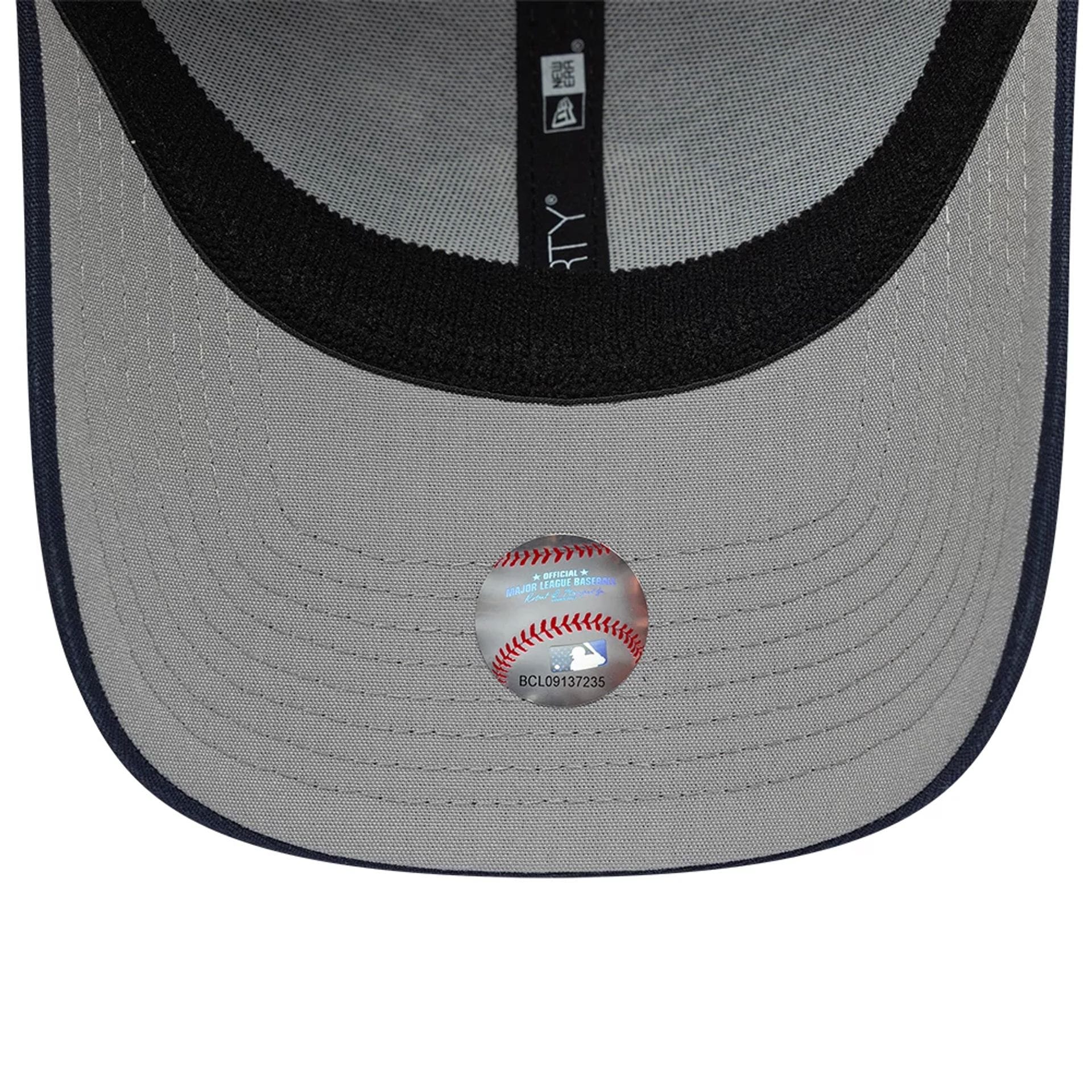 Pictured is this MLB Ripstop Detroit Tigers 39THIRTY Stretch Fit cap in navy. 2
