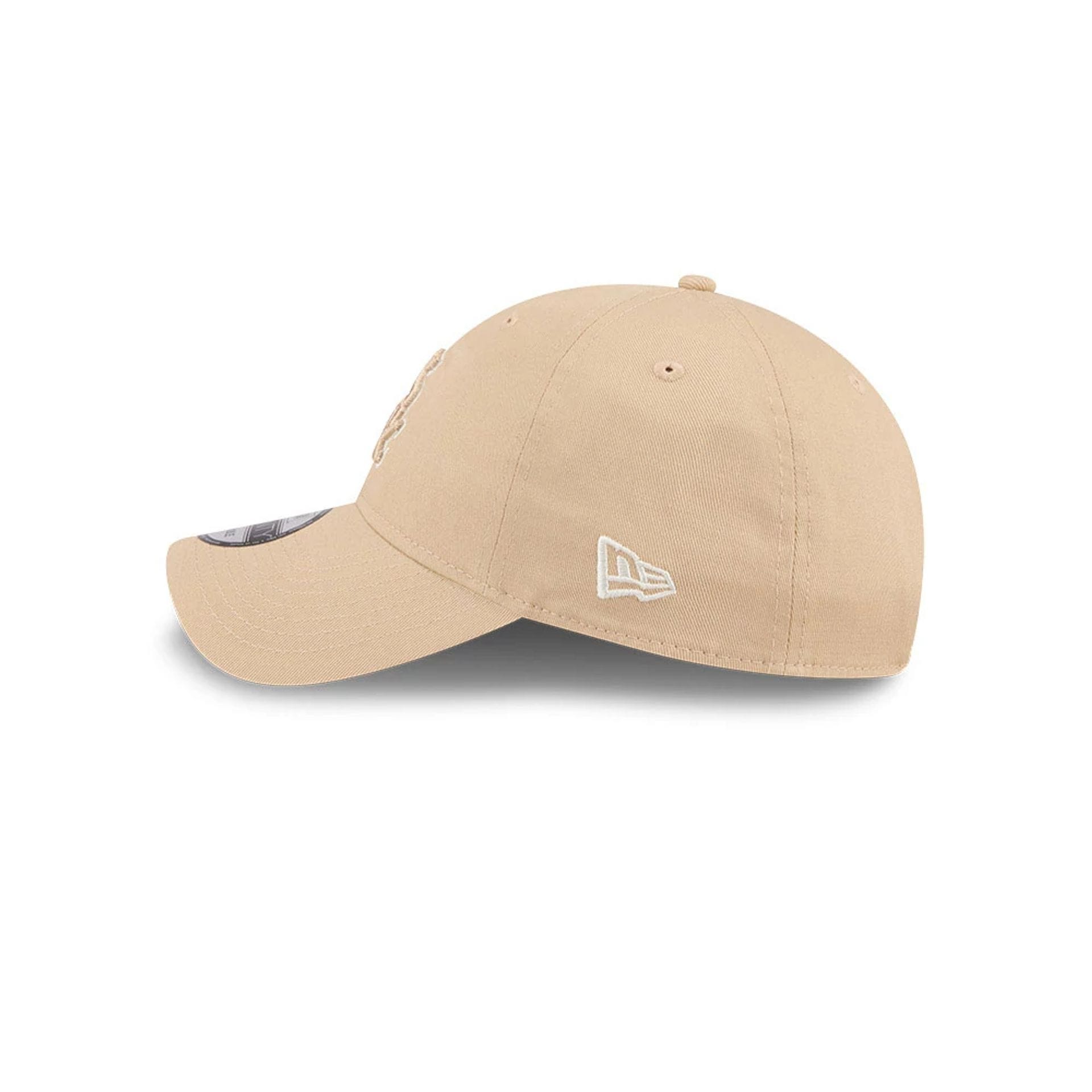 Pictured is this MLB Colours Chicago White Sox 9TWENTY cap in light beige. 5