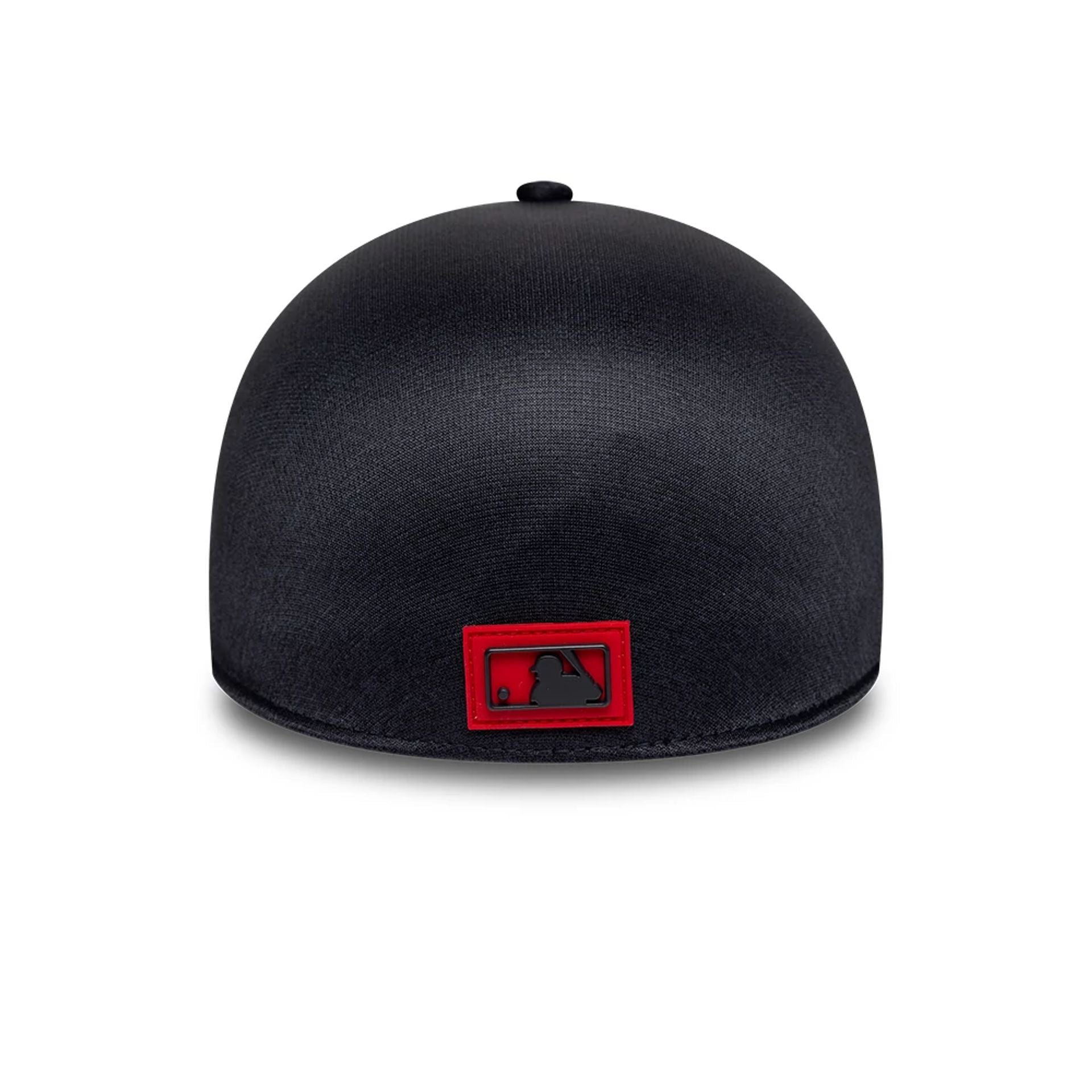 Pictured is this MLB Clubhouse Cleveland Guardians 39THIRTY Infinity Stretch Fit cap in navy. 4