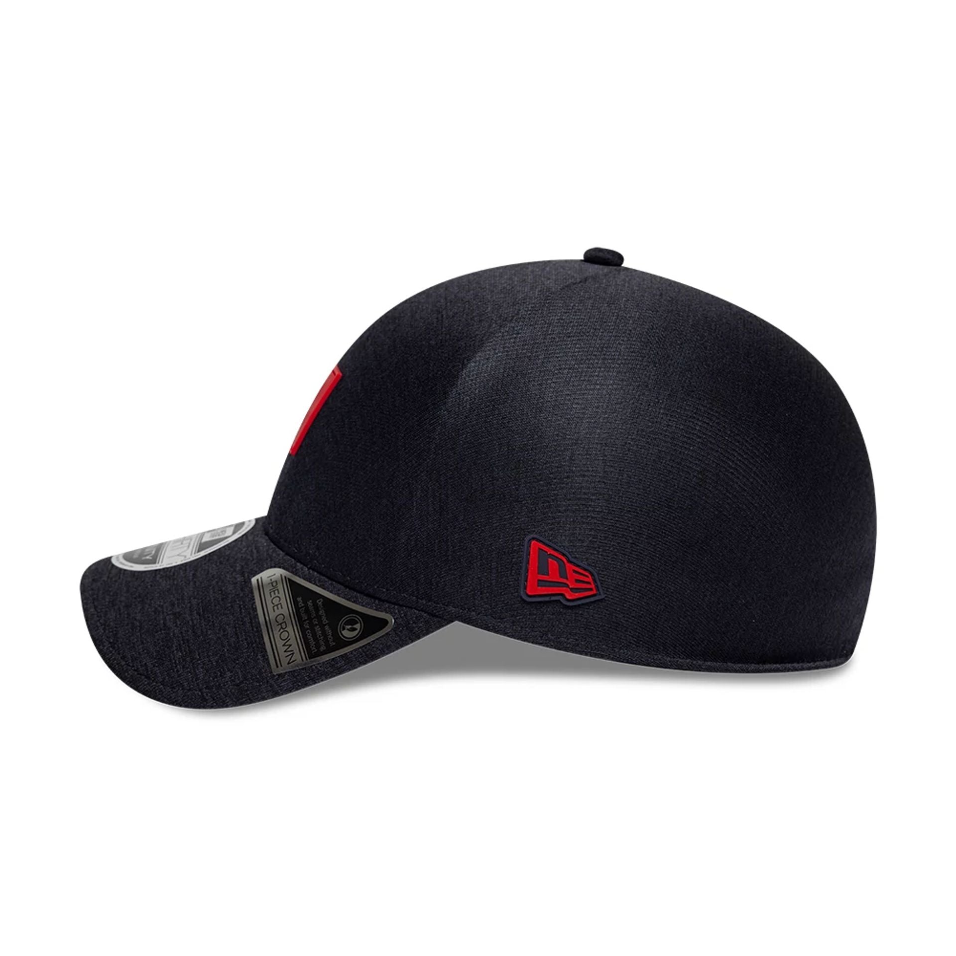 Pictured is this MLB Clubhouse Cleveland Guardians 39THIRTY Infinity Stretch Fit cap in navy. 6
